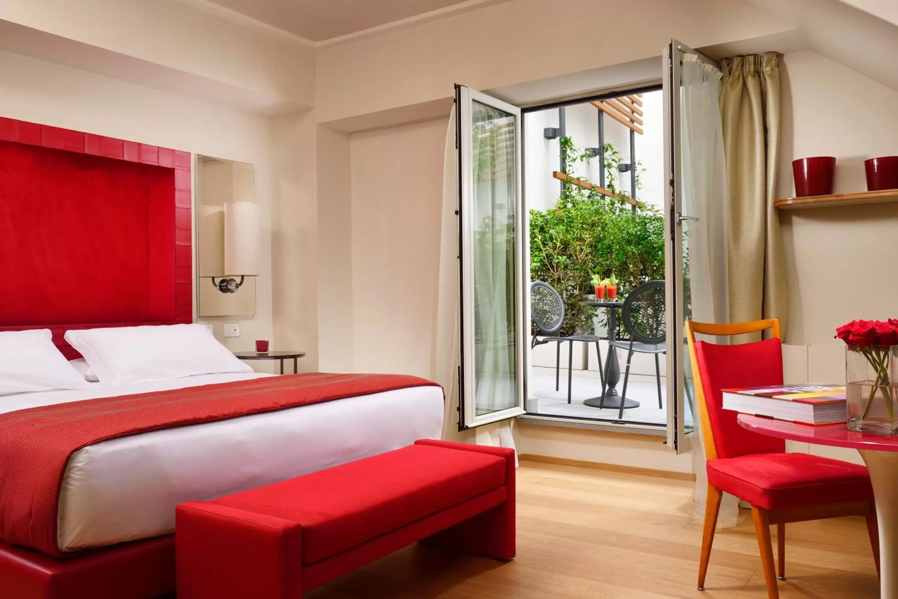 Balcony/Terrace, Bed in Grand Hotel Minerva