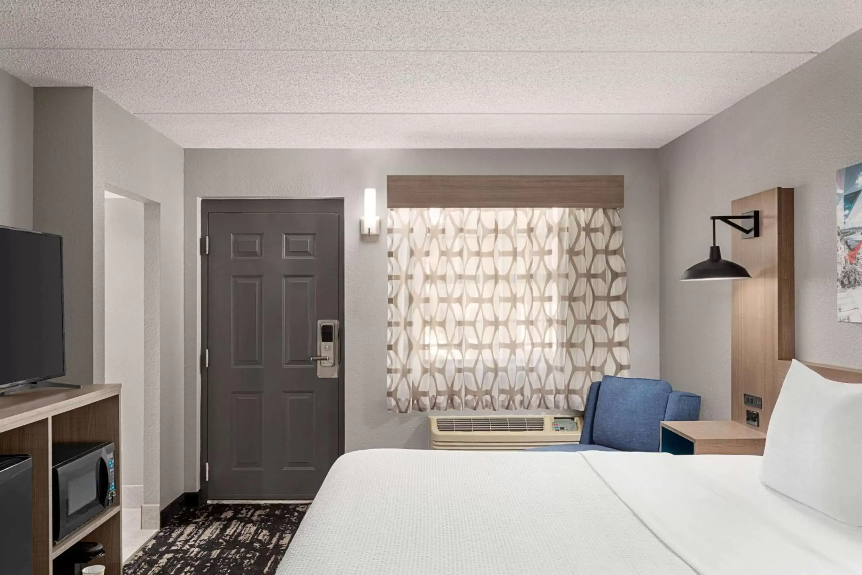 Photo of the whole room, Bed in La Quinta Inn by Wyndham Temple Photo of the whole room, Bed in La Quinta Inn by Wyndham Temple