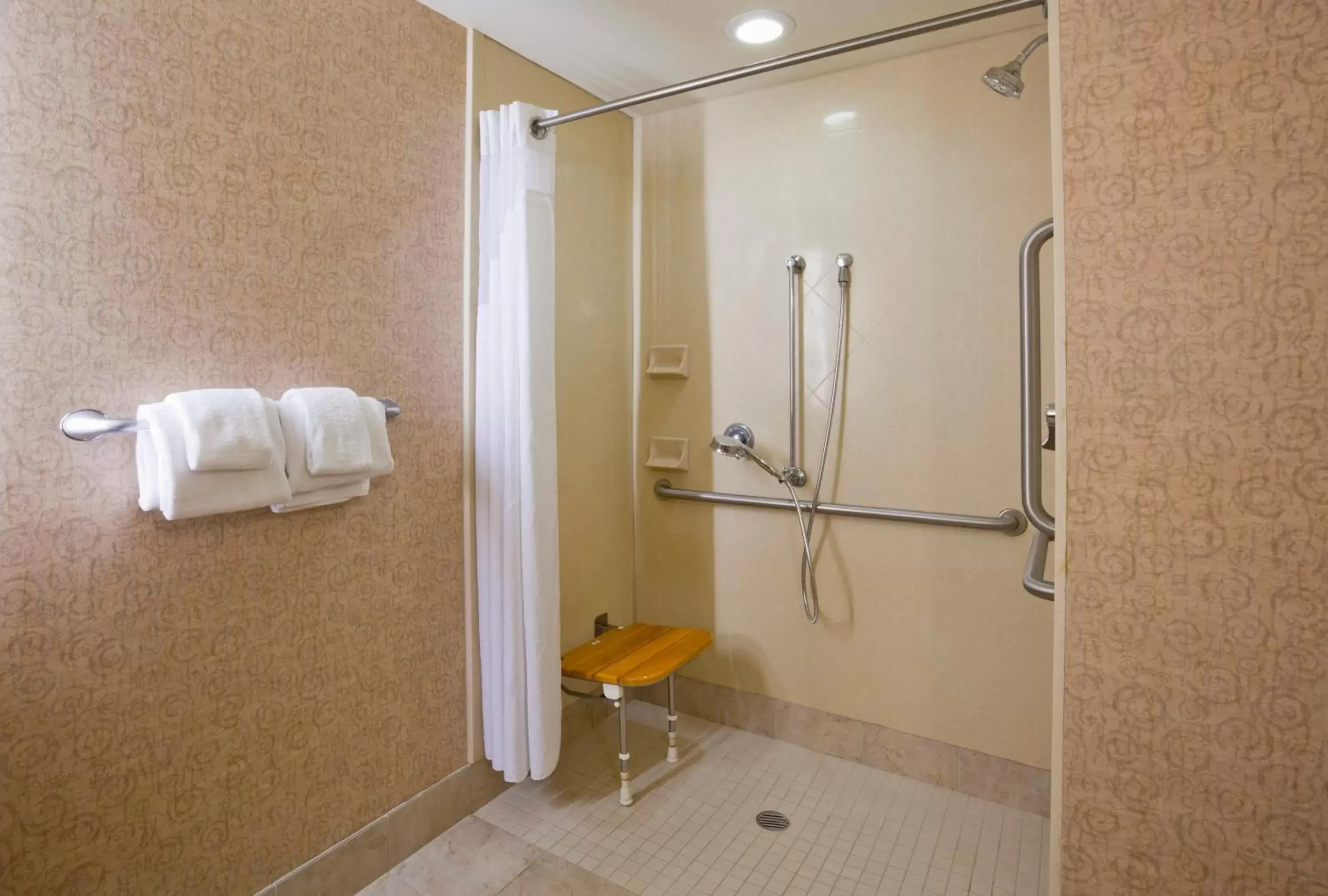 Photo of the whole room, Bathroom in Holiday Inn Hotel & Suites Maple Grove Northwest Minneapolis-Arbor Lakes, an IHG Hotel