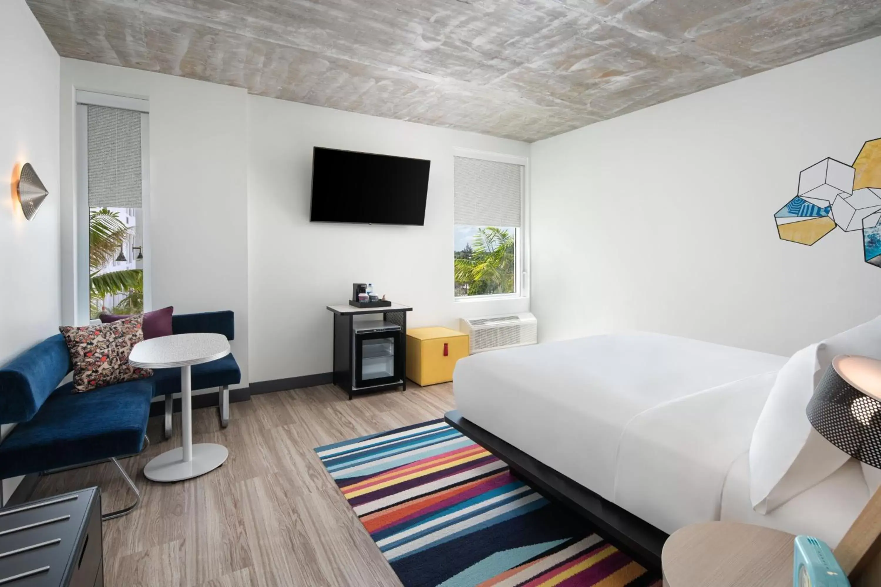 Photo of the whole room, Bed in Aloft Delray Beach