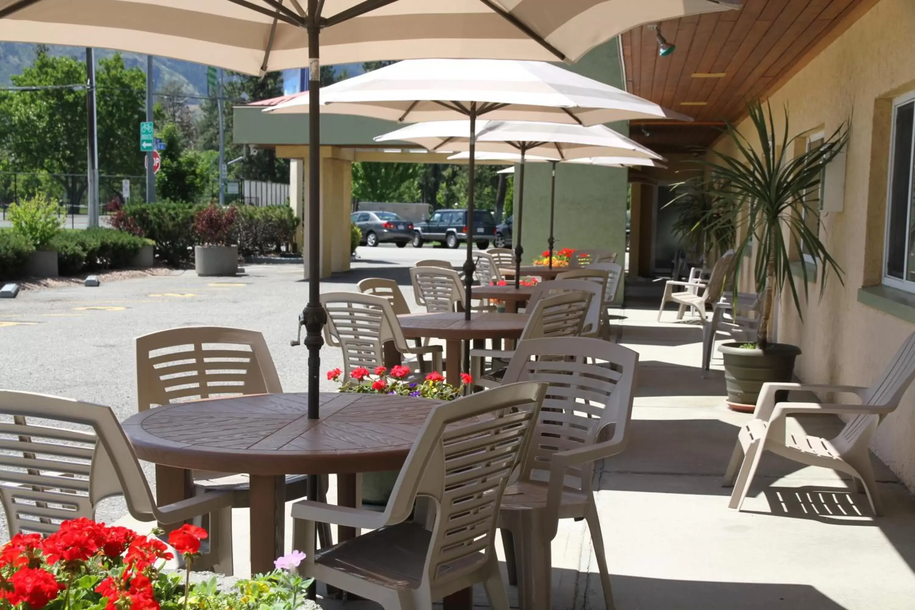 Patio, Restaurant/Places to Eat in Waterfront Inn