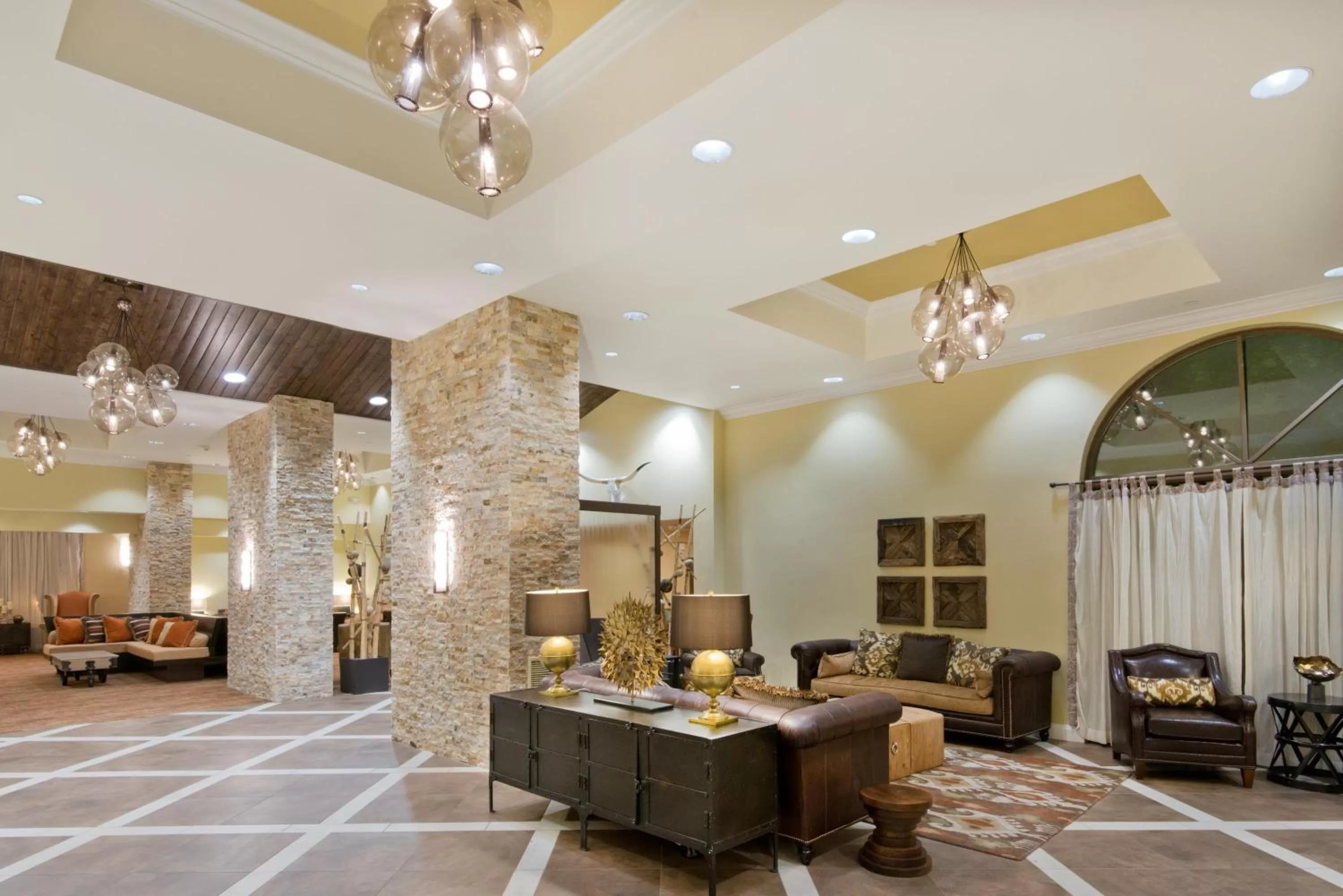 Property building in Albuquerque Crowne Plaza by IHG