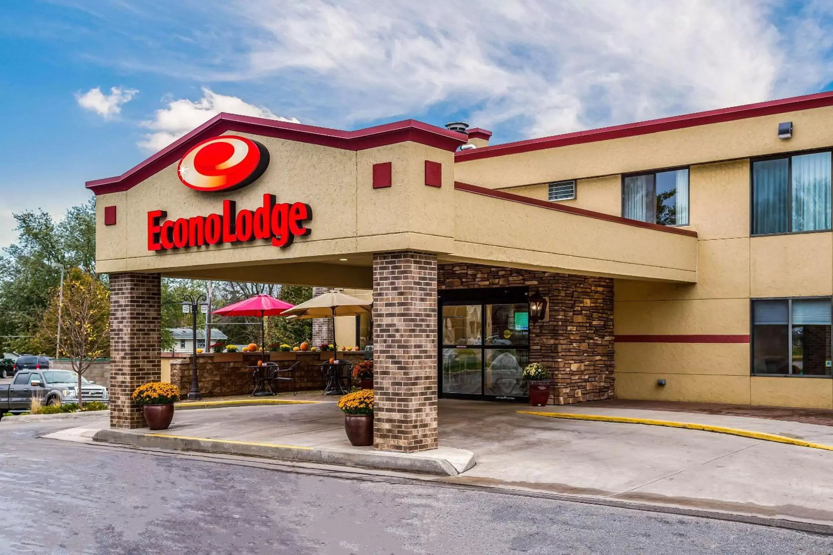 Property Building in Econo Lodge Rochester