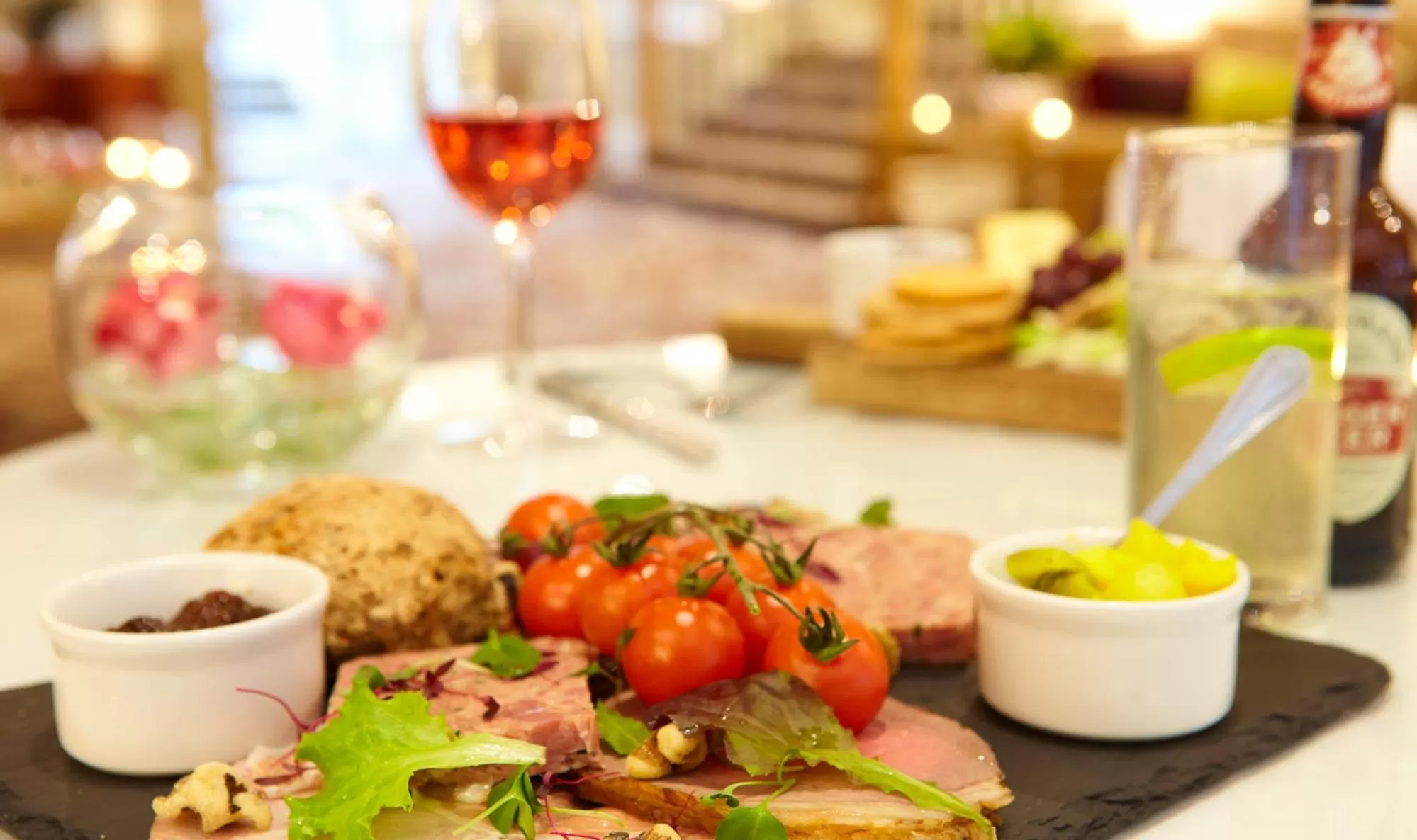 Restaurant/places to eat in Palm Court Hotel