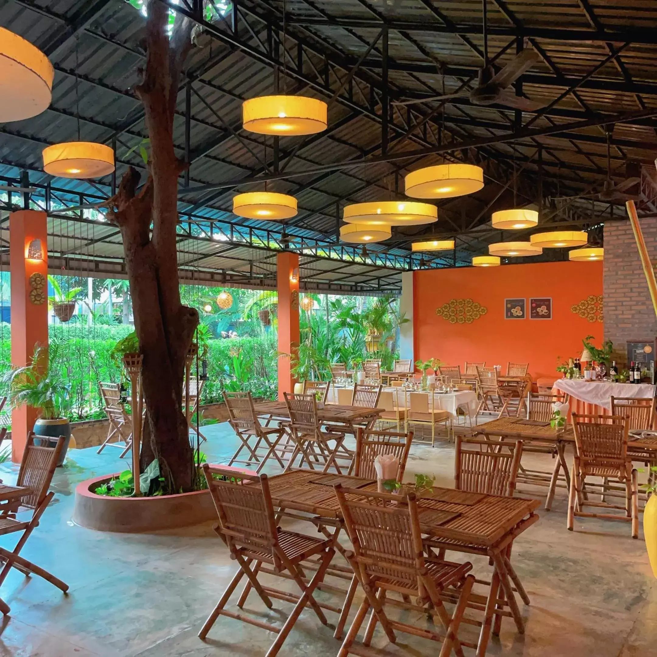 Restaurant/places to eat in Central Indochine D'angkor Hotel Restaurant/places to eat in Central Indochine D'angkor Hotel