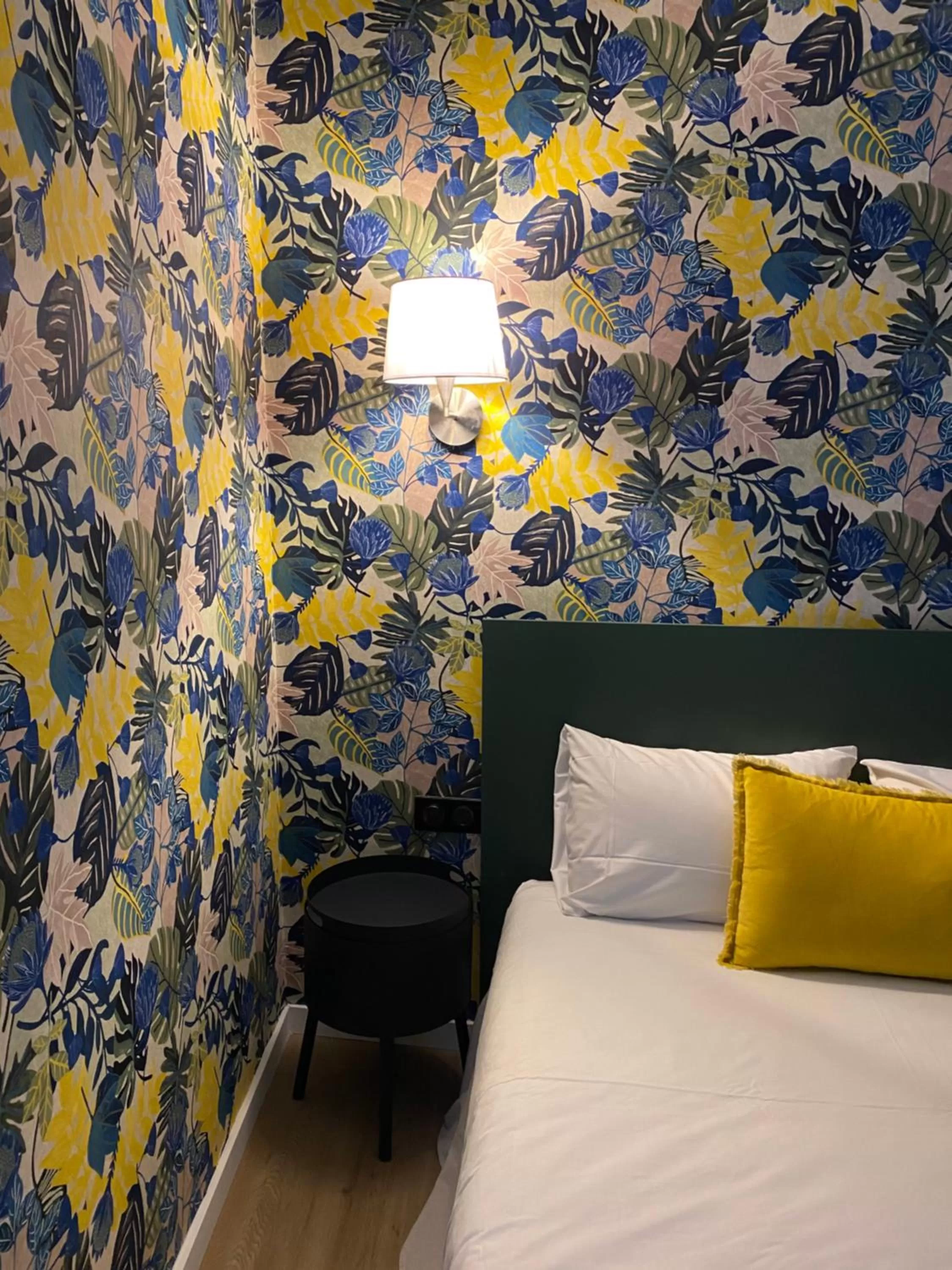 Bed in Grand Hotel De La Poste - Lyon Sud - Vienne