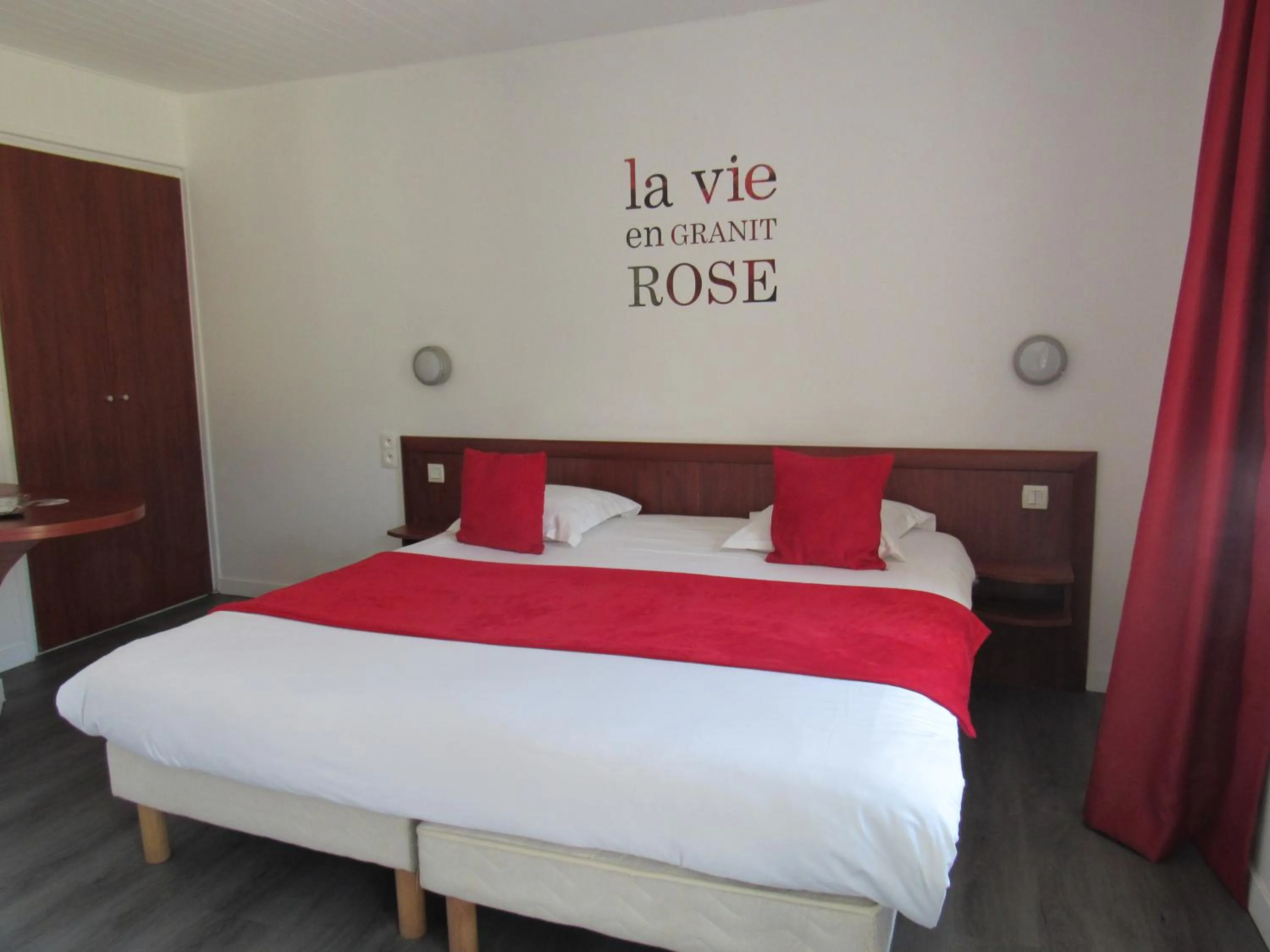 Bedroom, Bed in Citotel Les Sternes