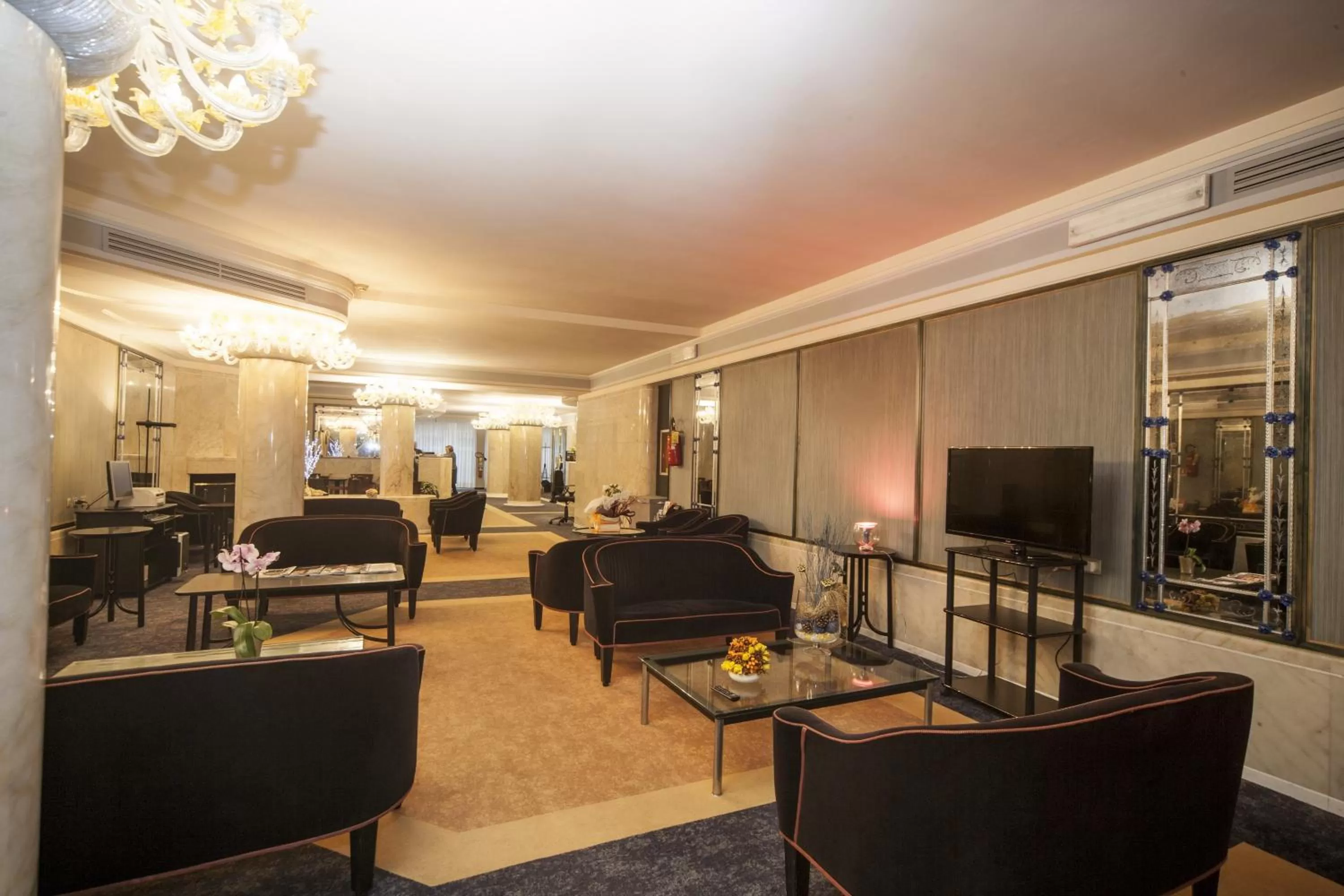 Communal lounge/ TV room in Hotel Bisanzio