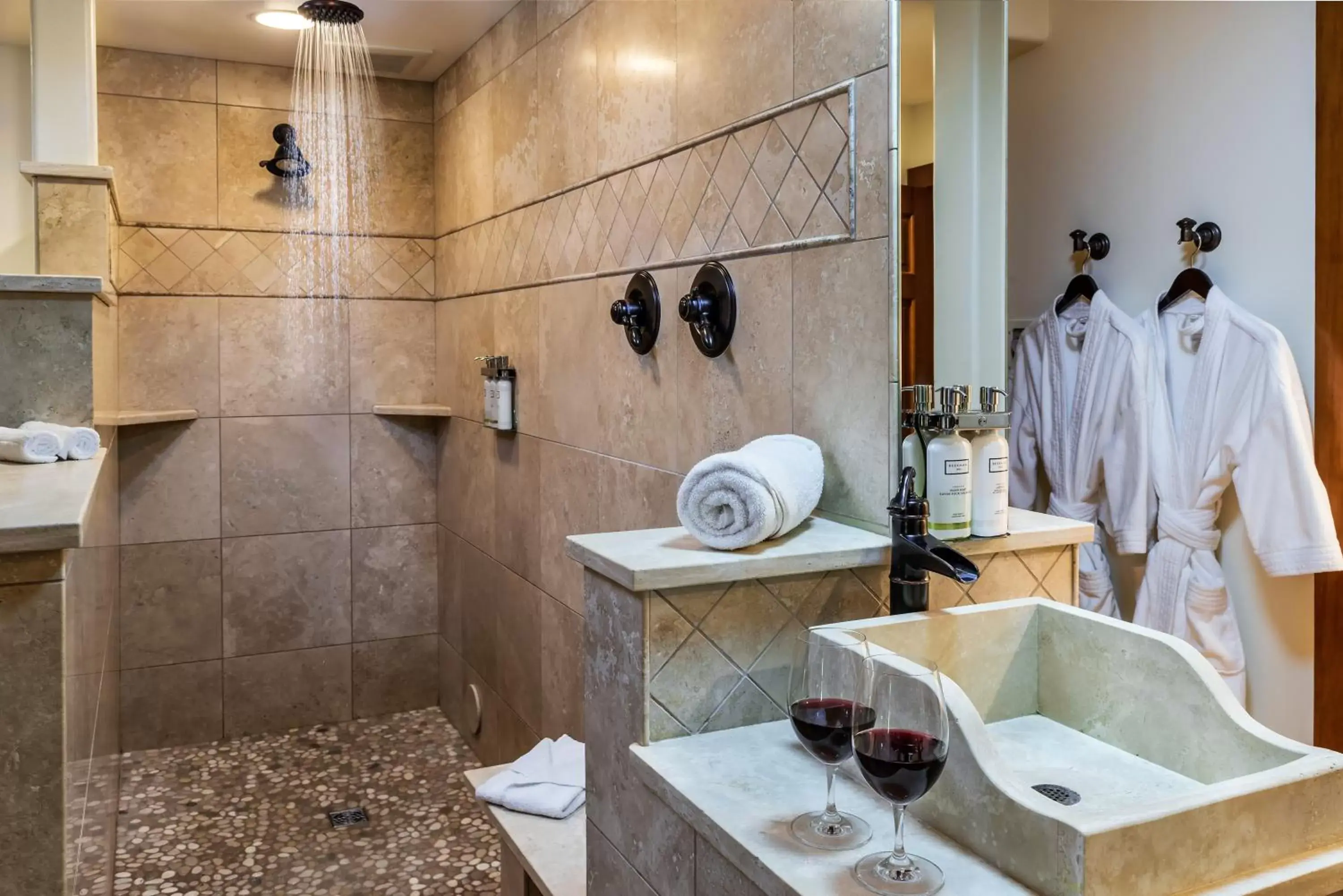 Bathroom in Arch Cape Inn and Retreat