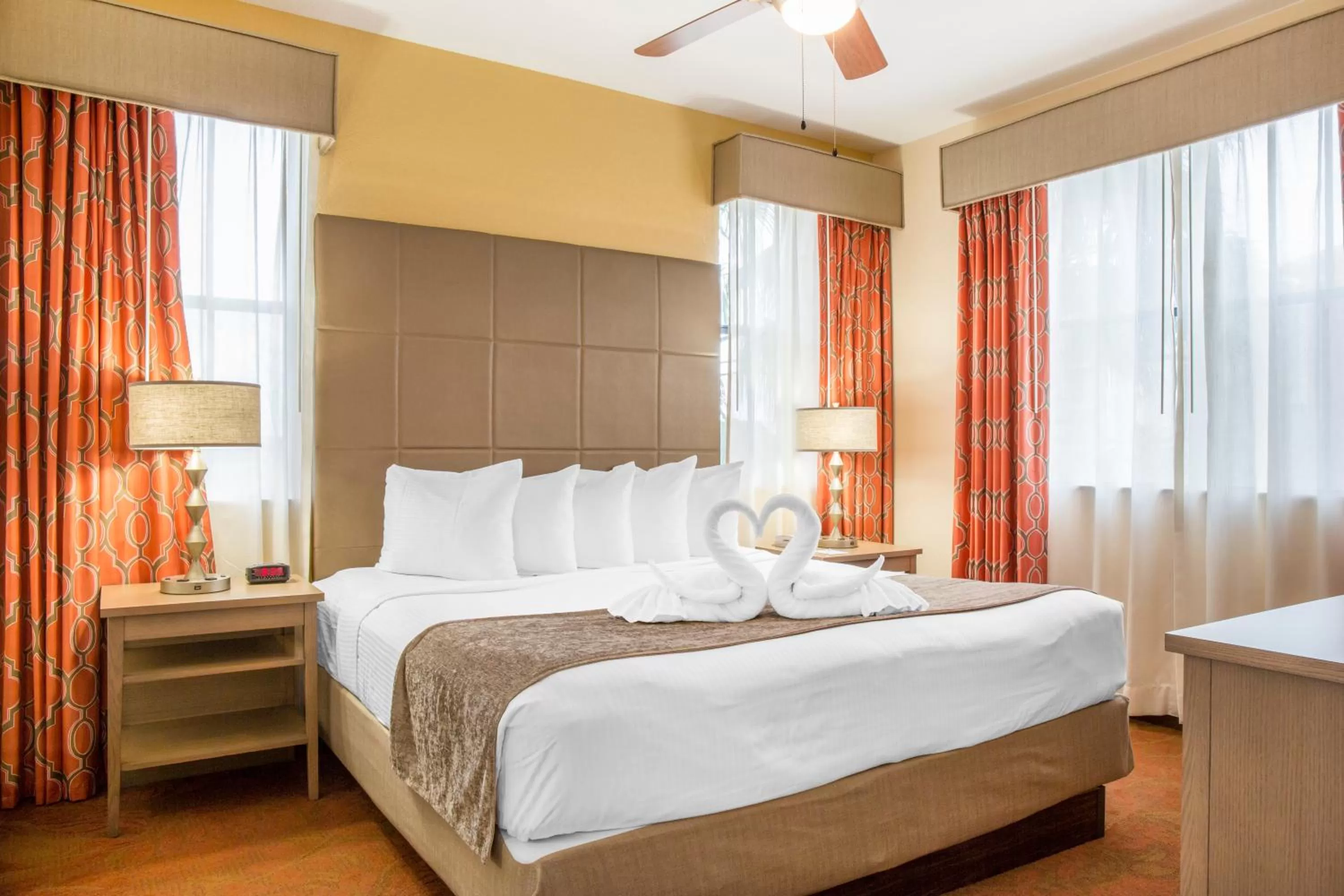 Bed in Floridays Orlando Two & Three Bed Rooms Condo Resort