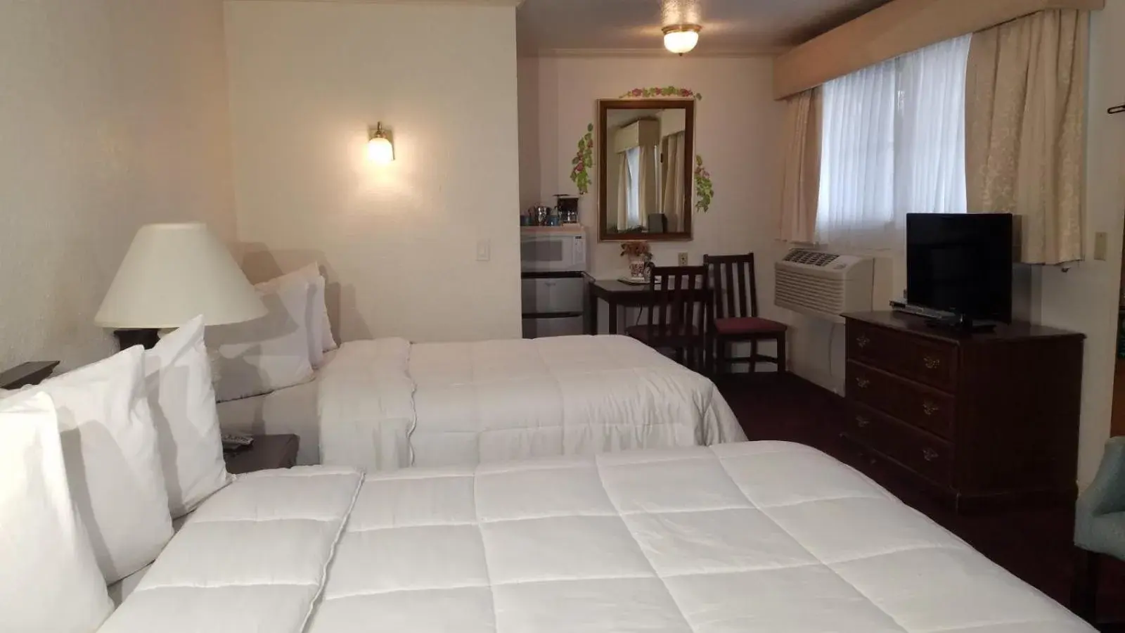 Bedroom, Bed in Stanford Motor Inn