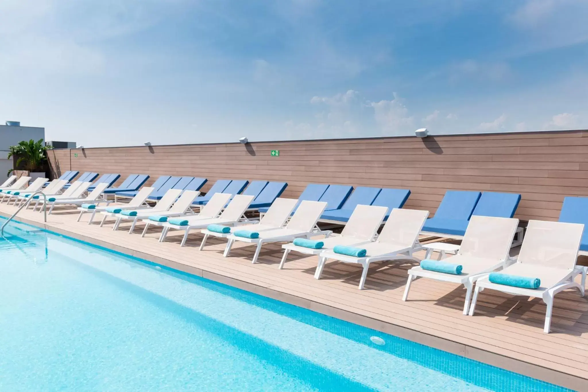 Swimming pool in L'Azure Hotel 4* Sup Swimming pool in L'Azure Hotel 4* Sup