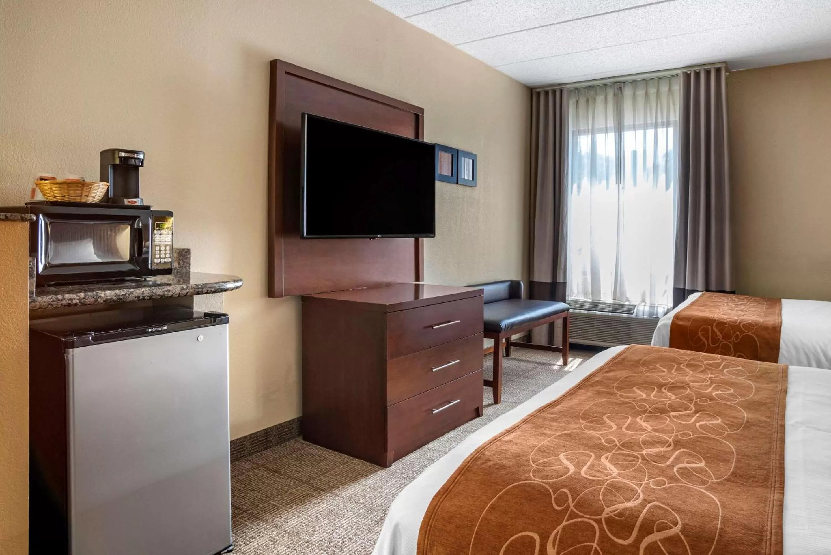 Bedroom, Bed in Comfort Suites Hagerstown