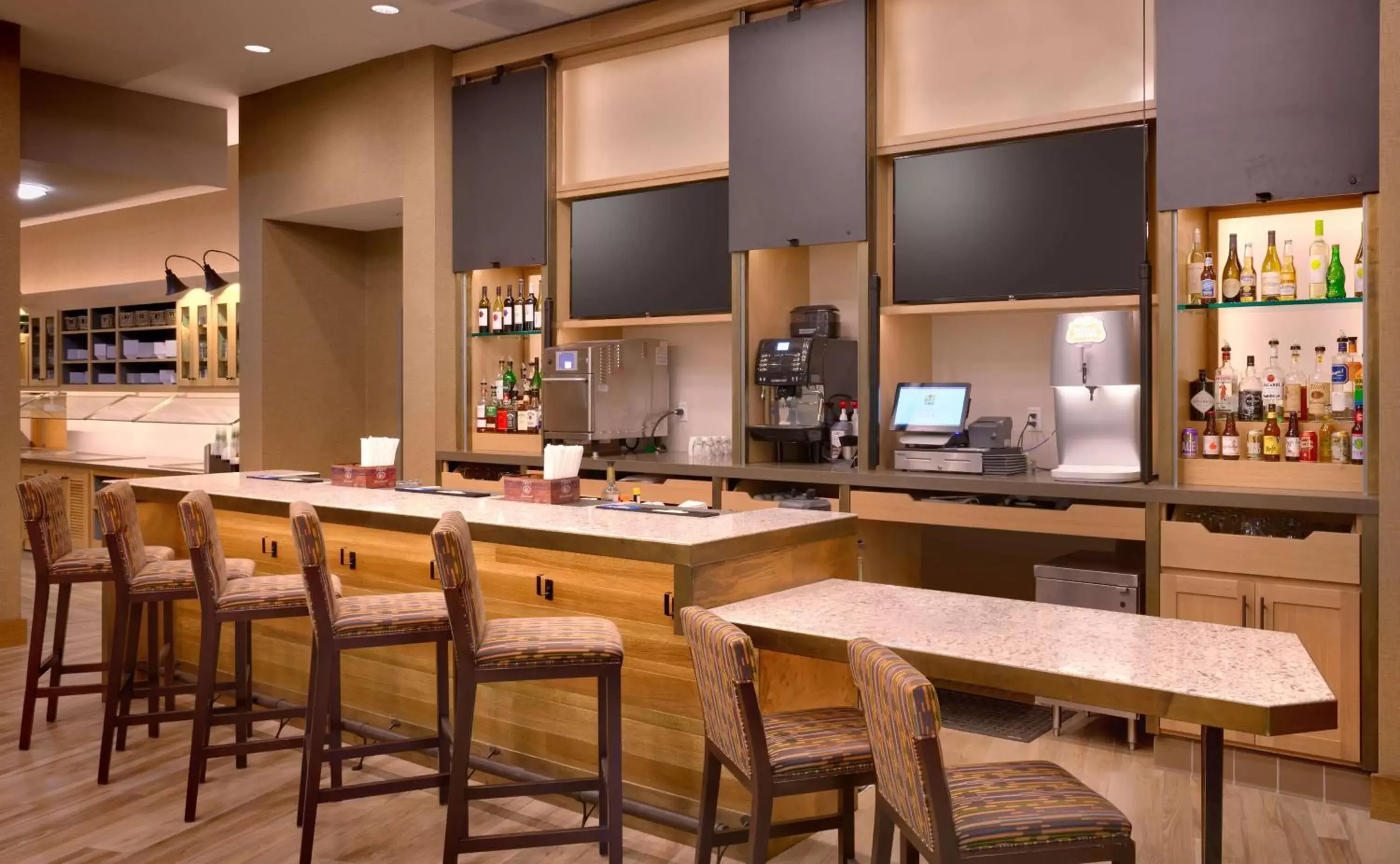 Lounge or bar in Hyatt Place Emeryville/San Francisco Bay Area Lounge or bar in Hyatt Place Emeryville/San Francisco Bay Area