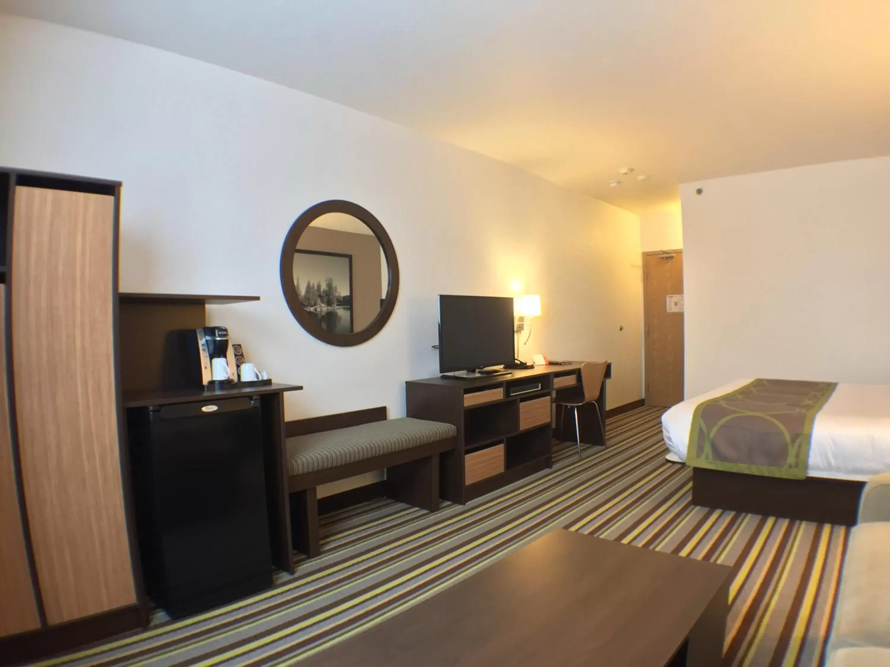 Photo of the whole room, Bed in Super 8 by Wyndham Kenora Photo of the whole room, Bed in Super 8 by Wyndham Kenora