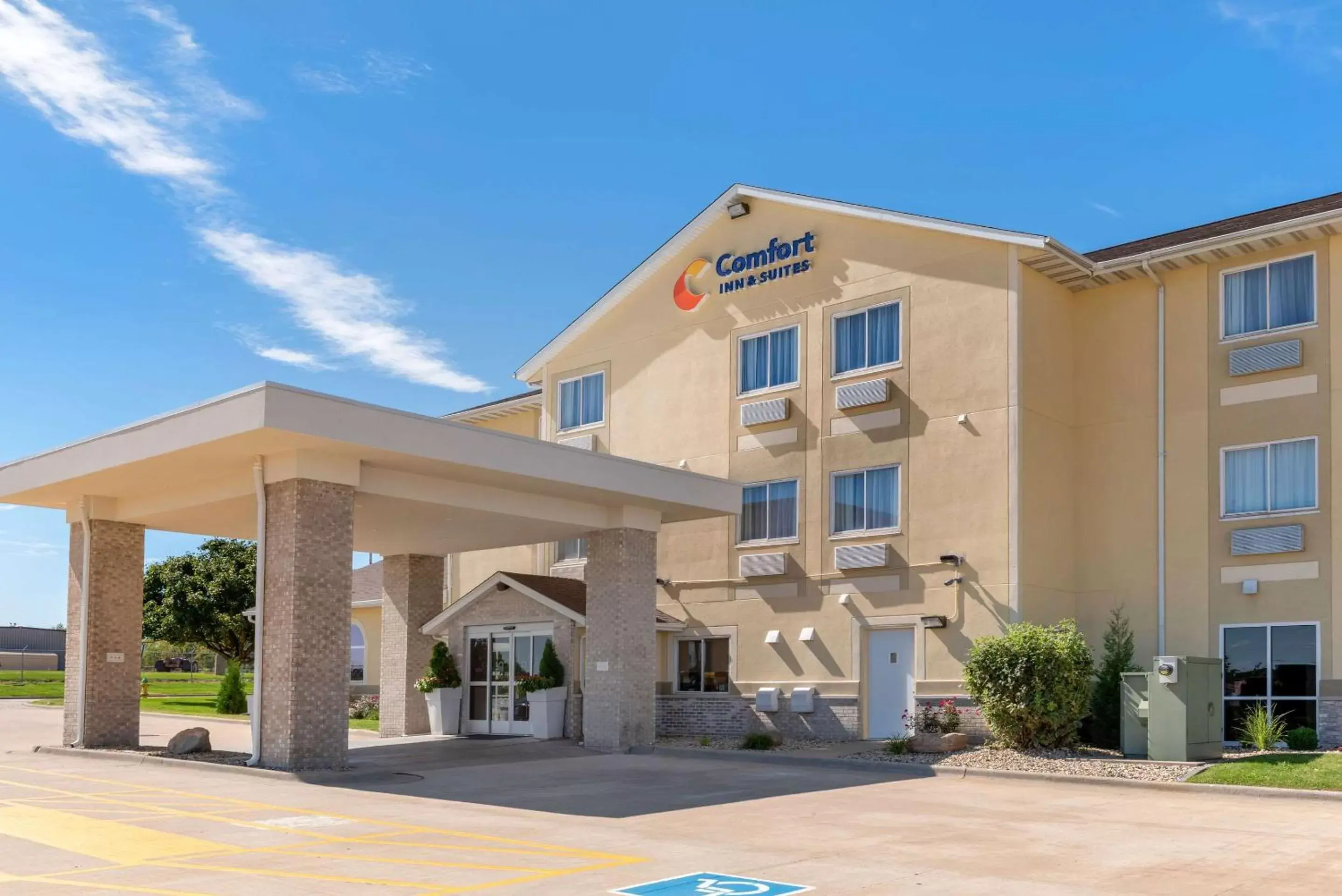 Property Building in Comfort Inn & Suites near Route 66 Award Winning Gold Hotel 2021