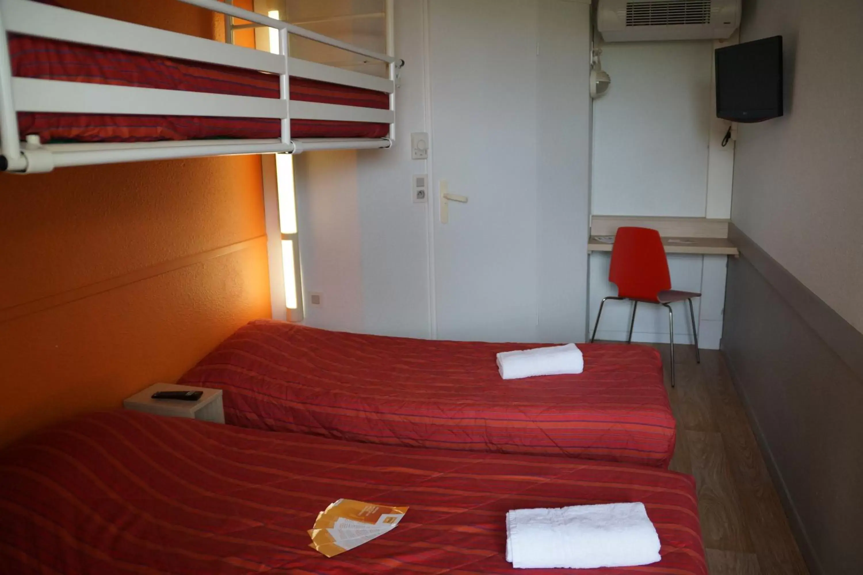 Triple Room with 3 Single Beds in Premiere Classe Laon Triple Room with 3 Single Beds in Premiere Classe Laon