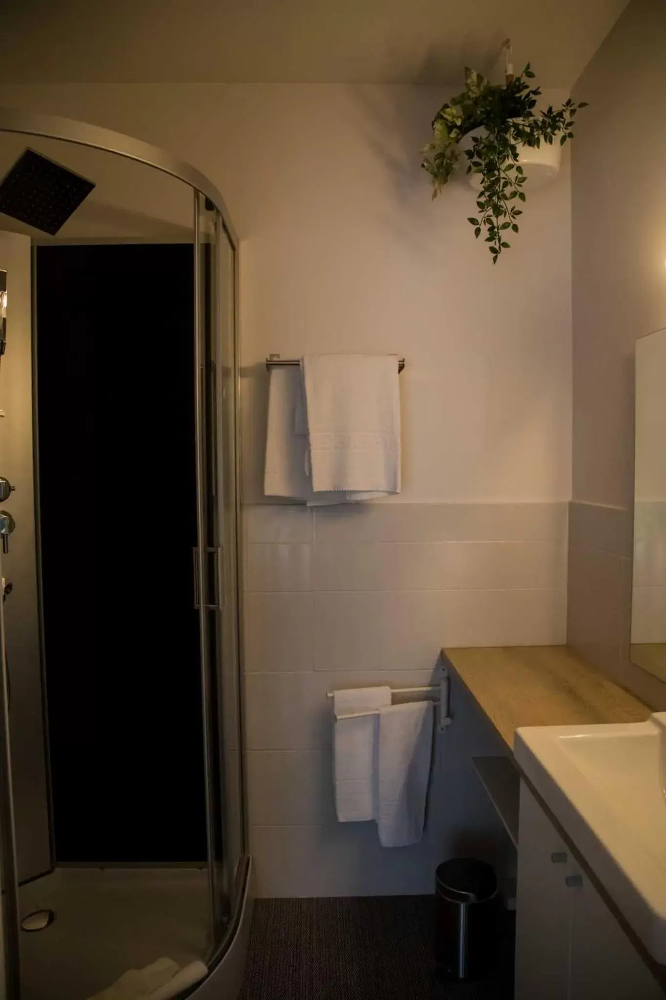 Bathroom in Hôtel Les Hauts de Meursault