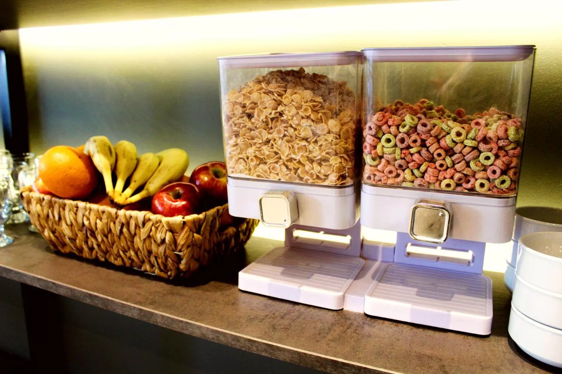 Buffet breakfast in Soltigua Apart Hotel Mendoza