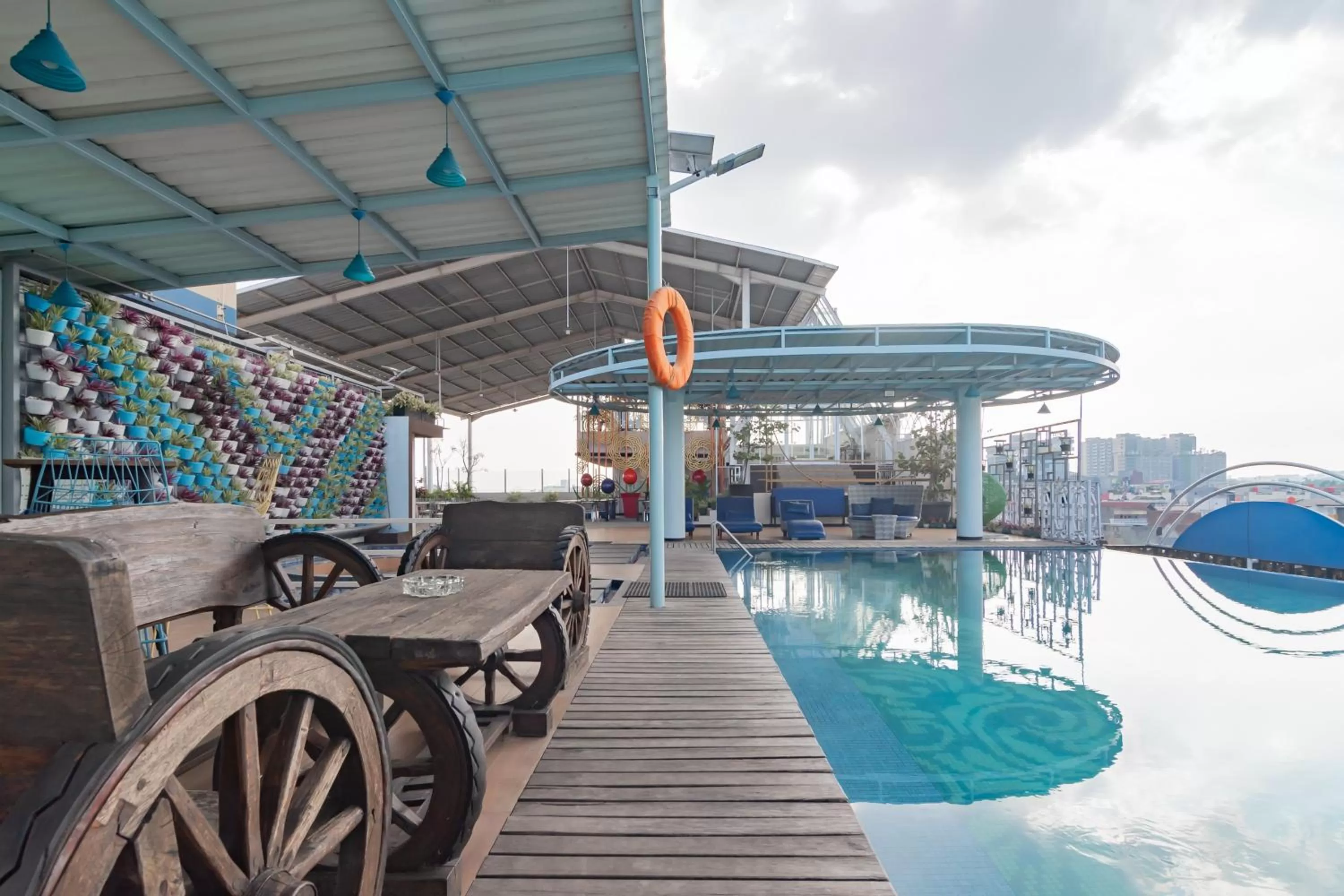 Swimming pool in RedDoorz Premium near Bandung Station