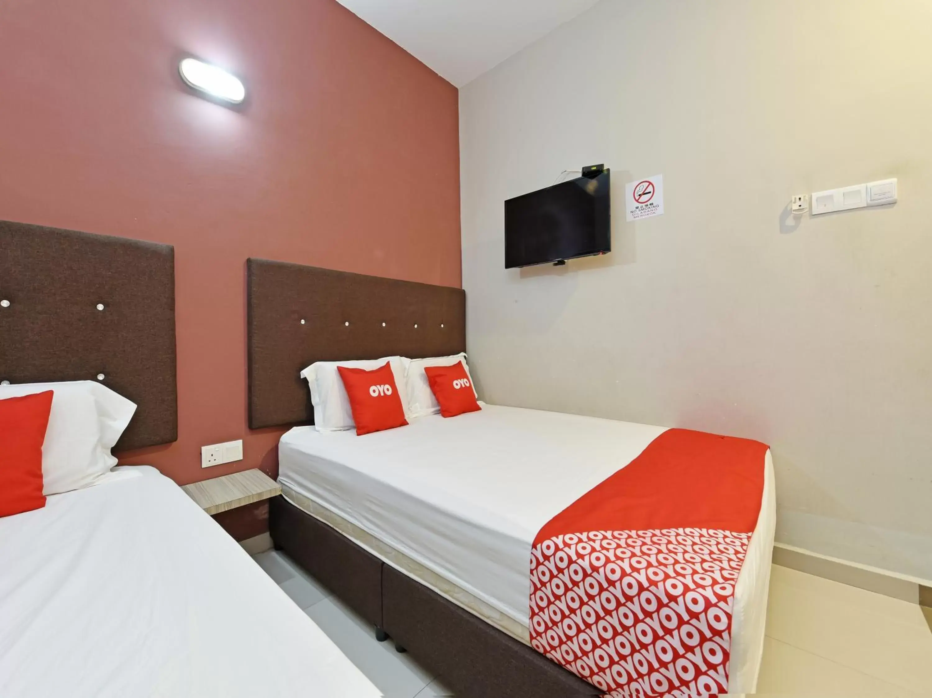 Bedroom, Bed in Super OYO Capital O 90556 Hotel Cherita Rooms