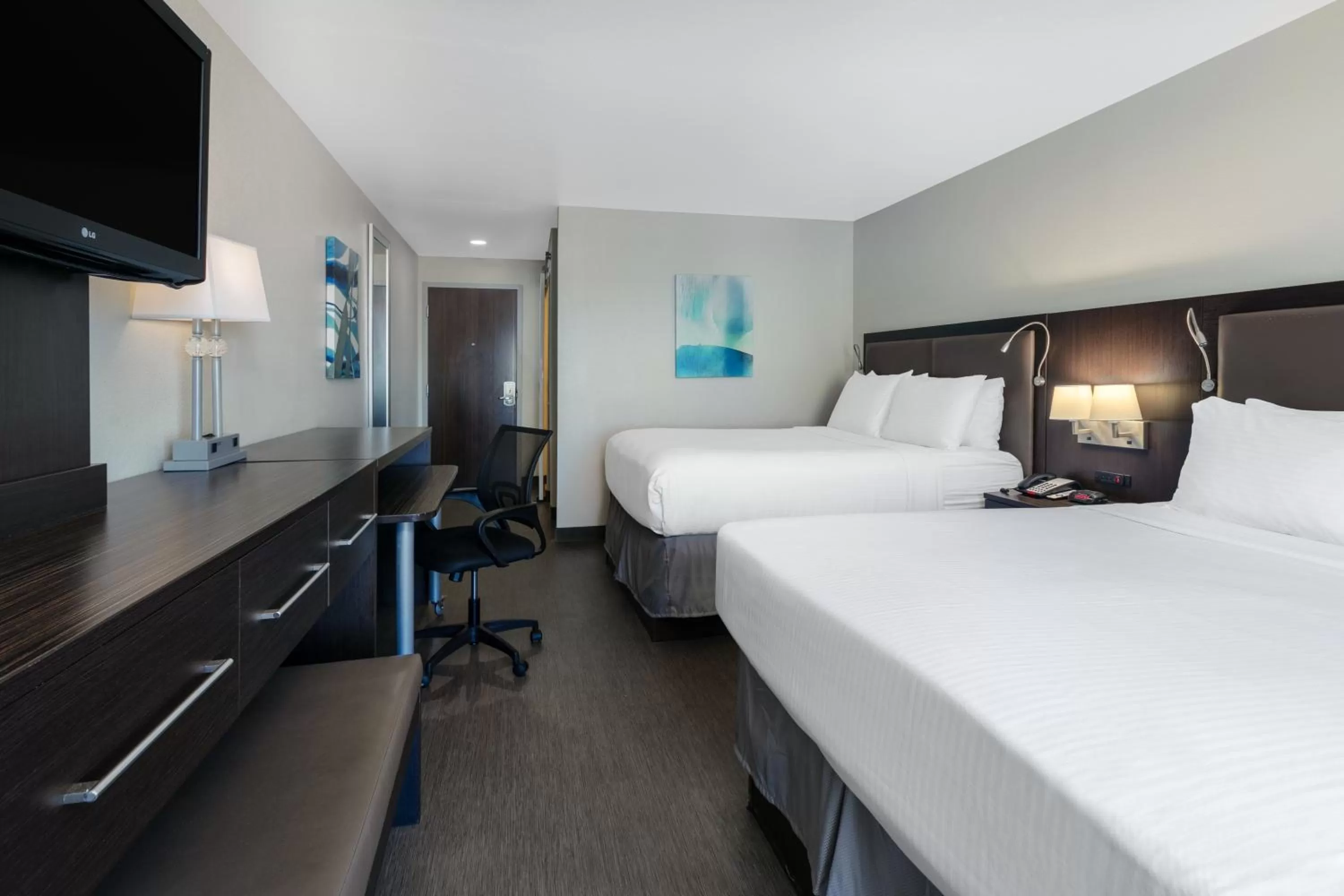 Bed in Wyndham Corpus Christi Resort North Padre Island