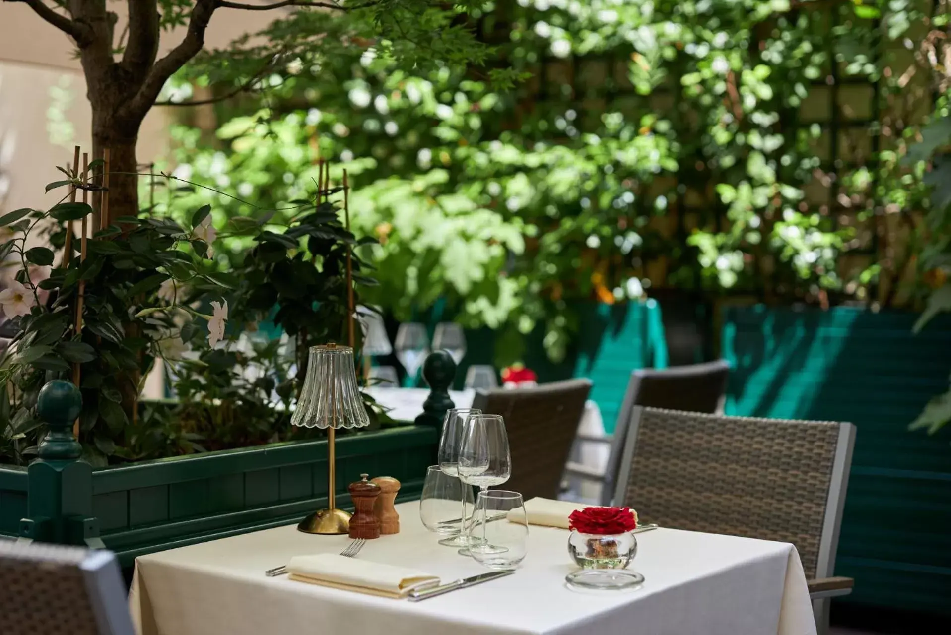 Restaurant/Places to Eat in Hôtel Regina Louvre