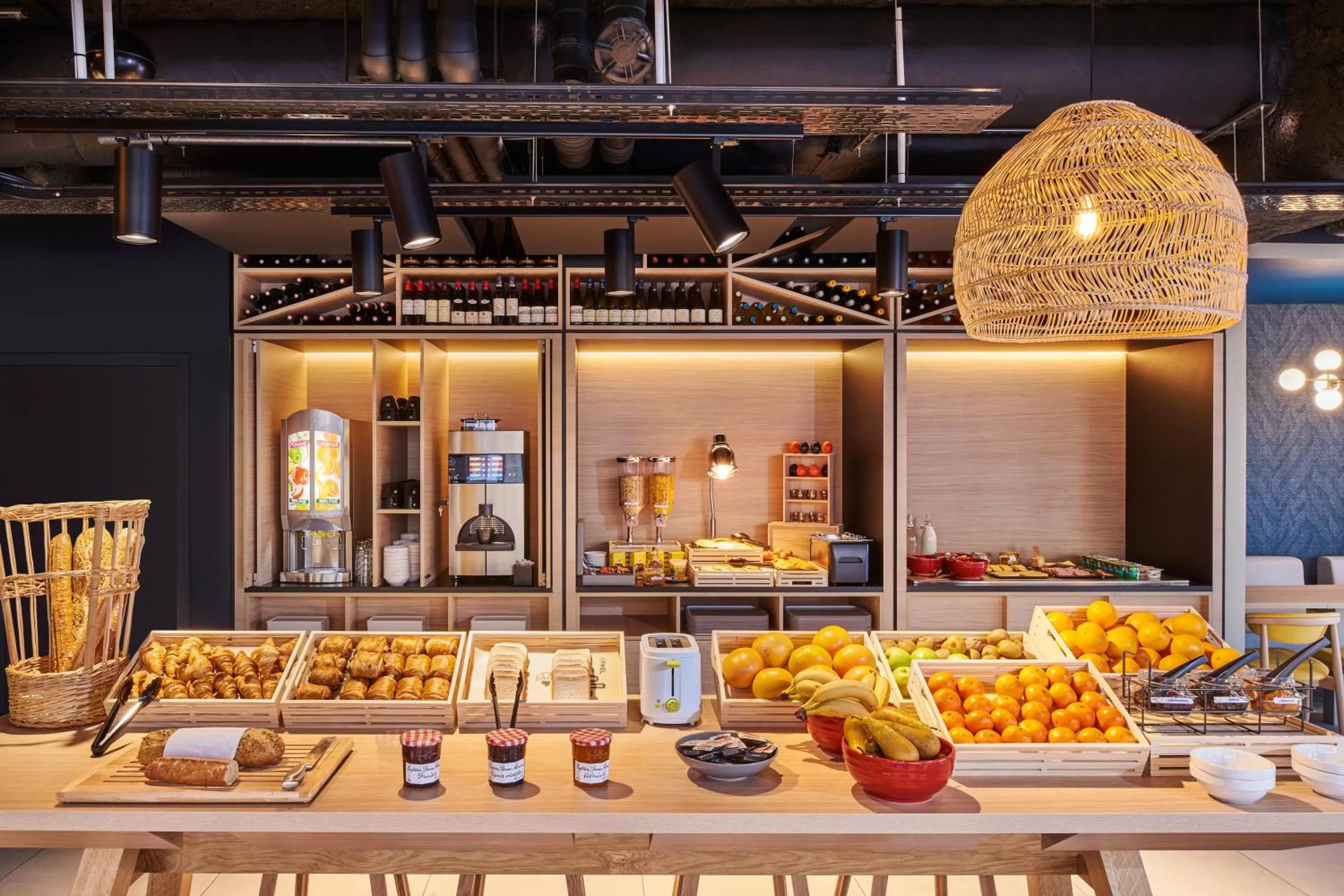 Breakfast in ibis Bethune Centre Gare