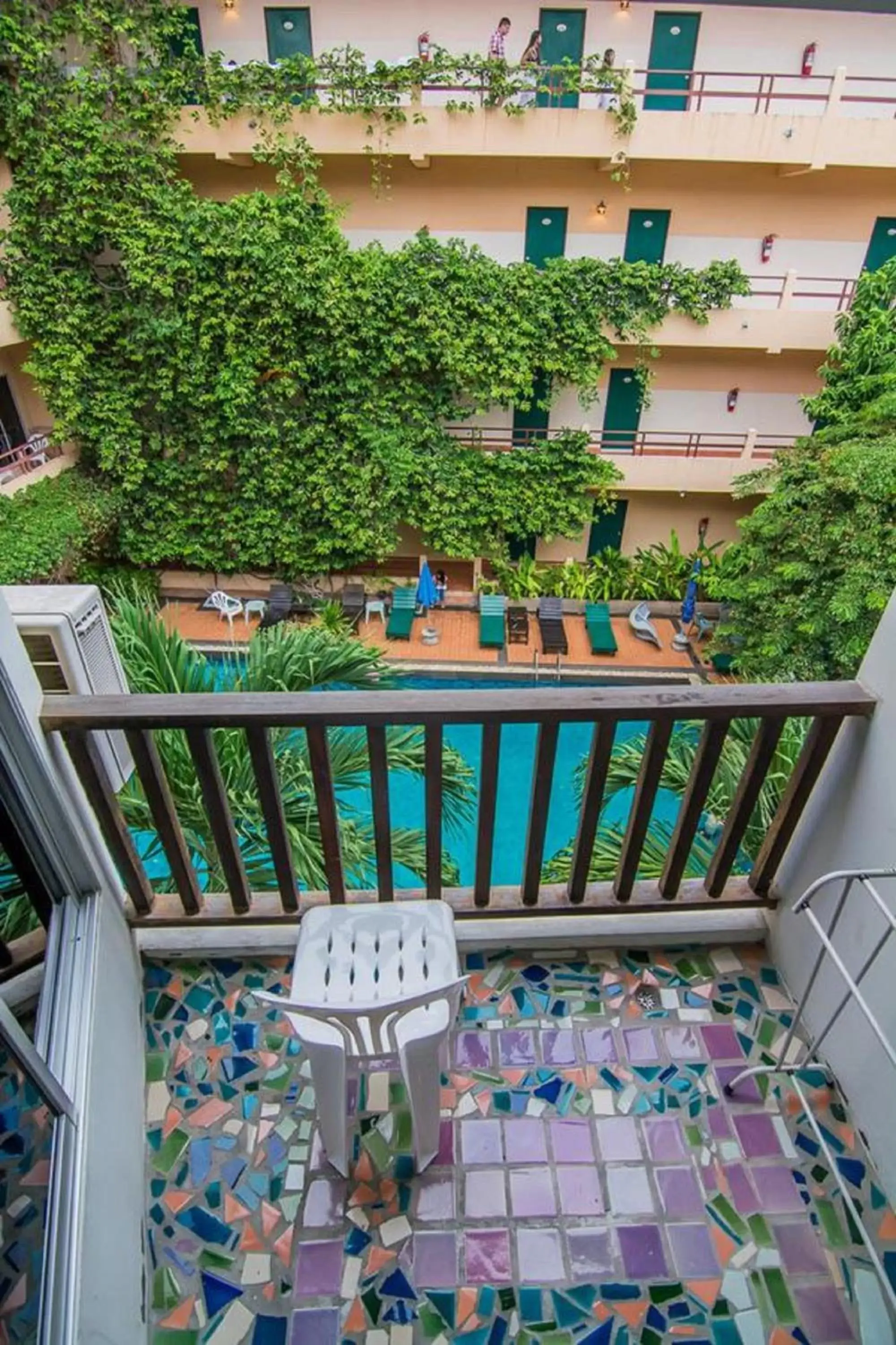 Balcony/Terrace, Pool View in Sutus Court 2