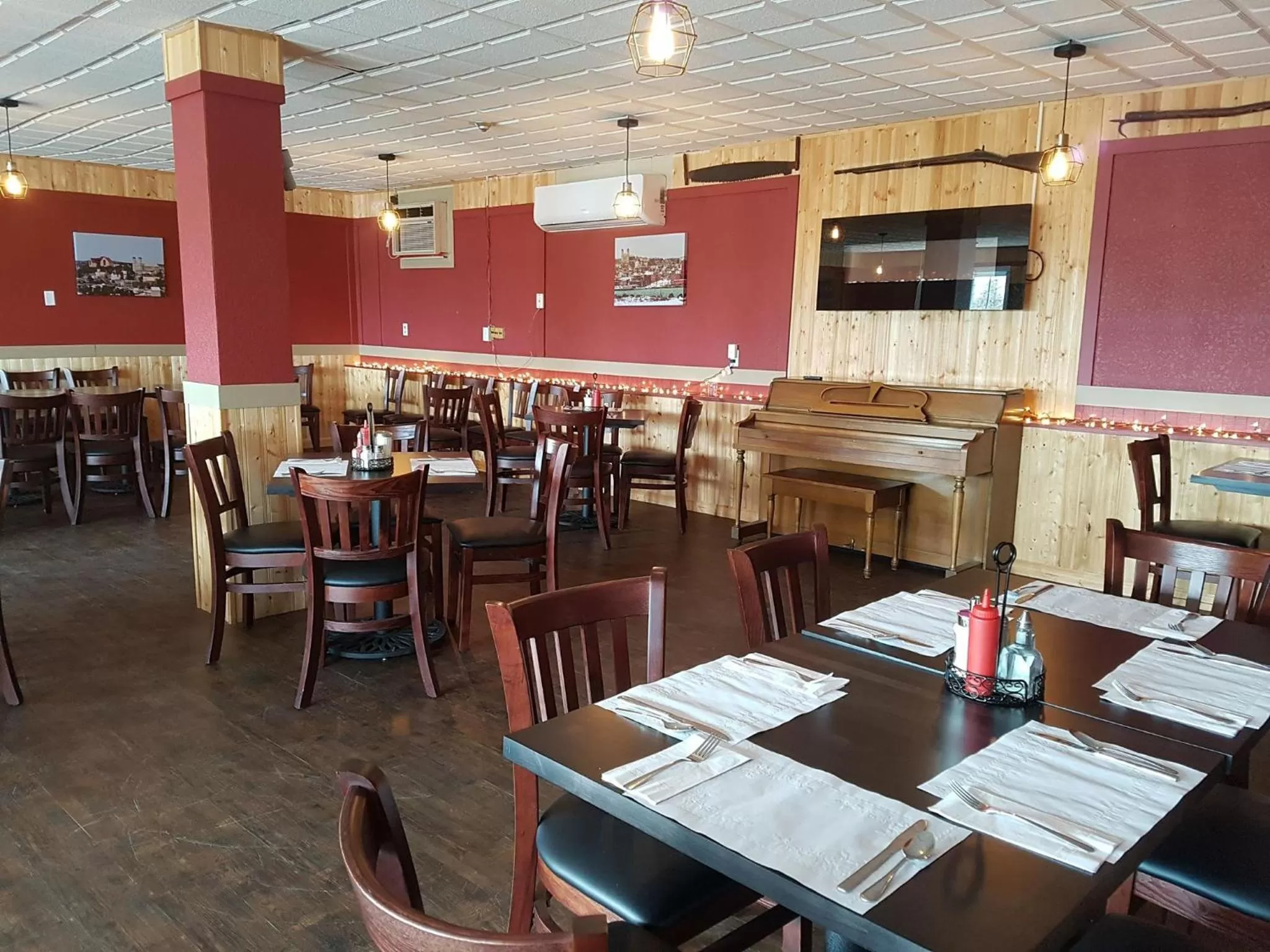 Restaurant/places to eat in Seaport Inn