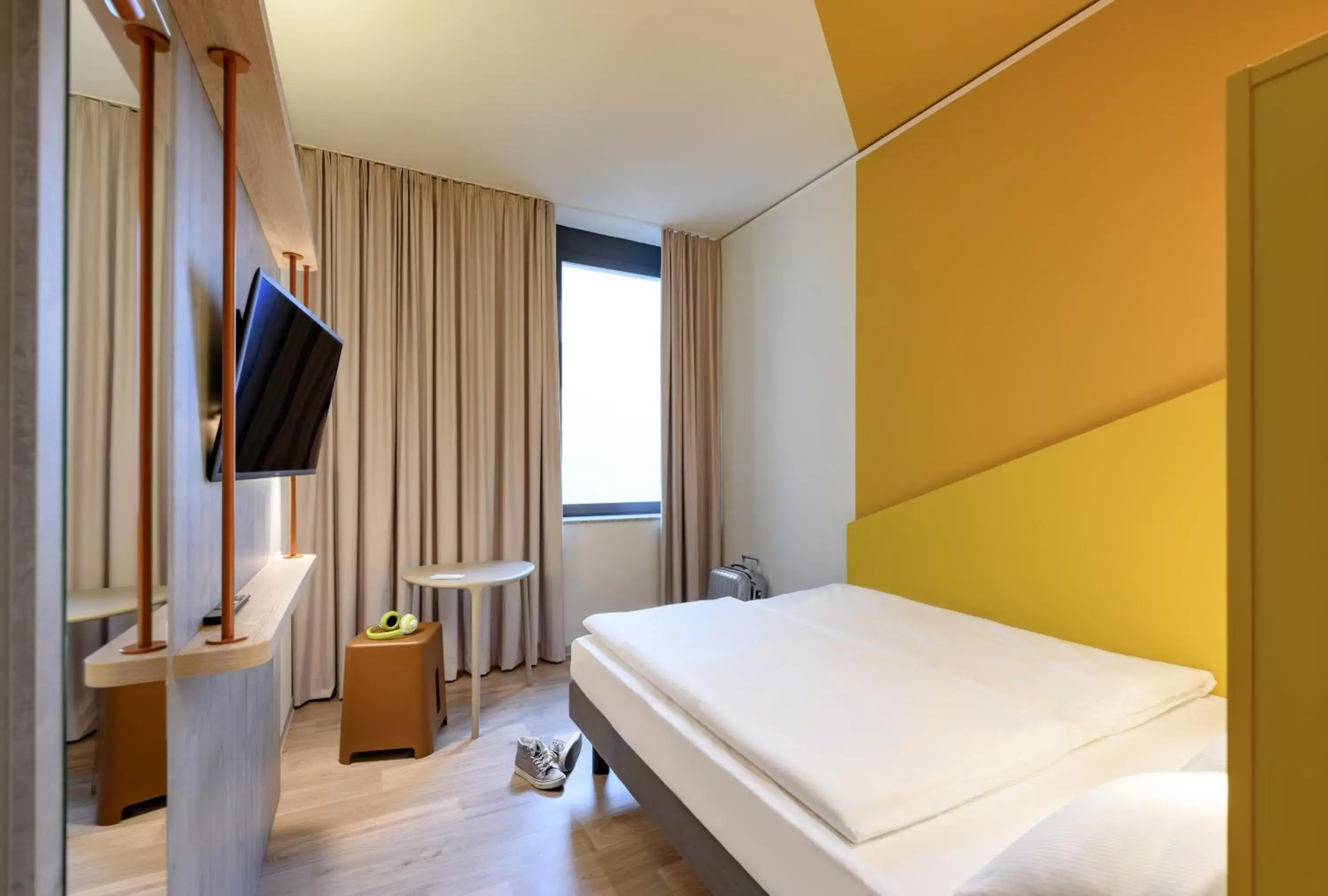 Photo of the whole room, Bed in ibis budget Bremen City Center