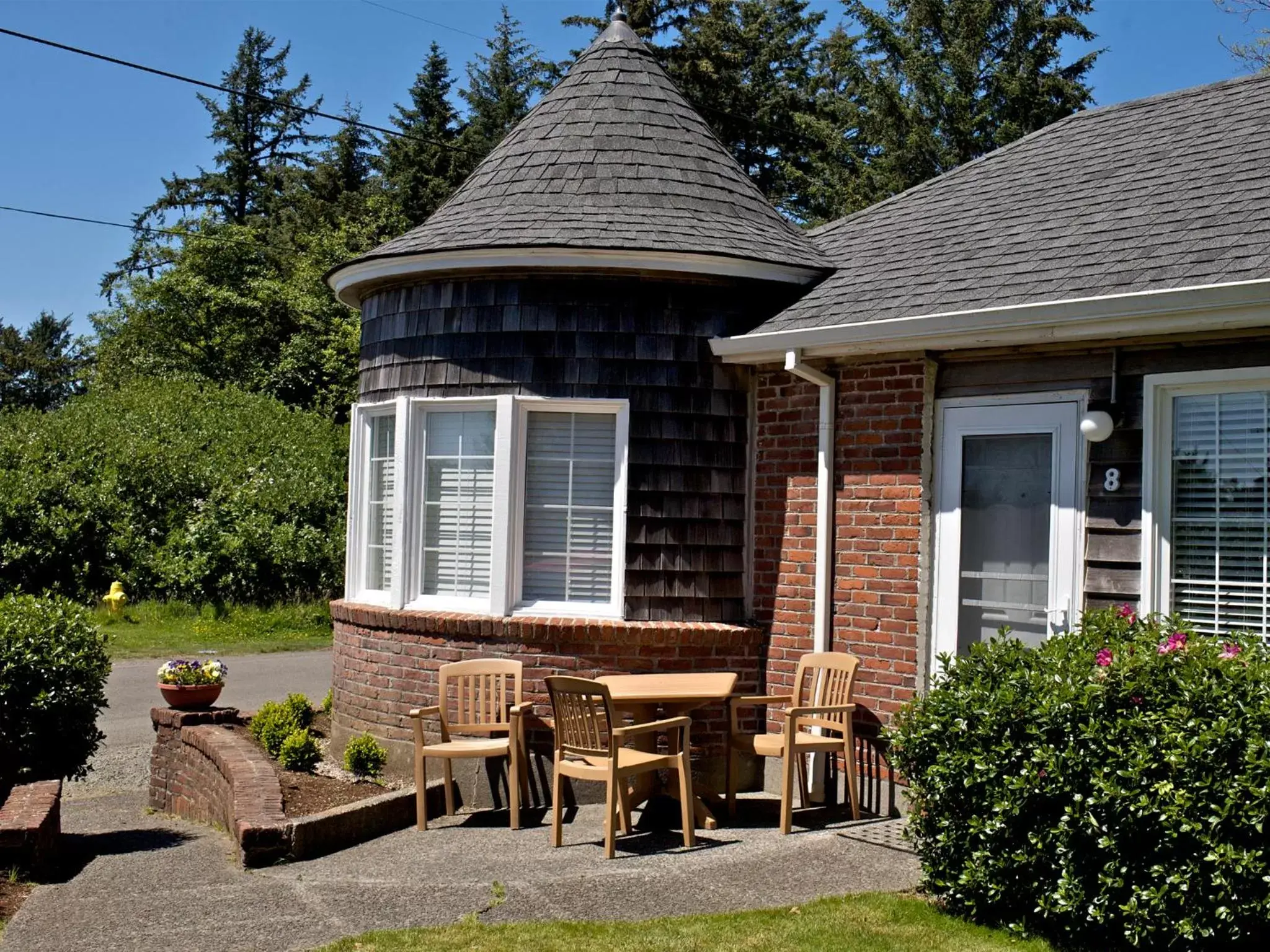 Facade/entrance, Property Building in Ecola Creek Lodge