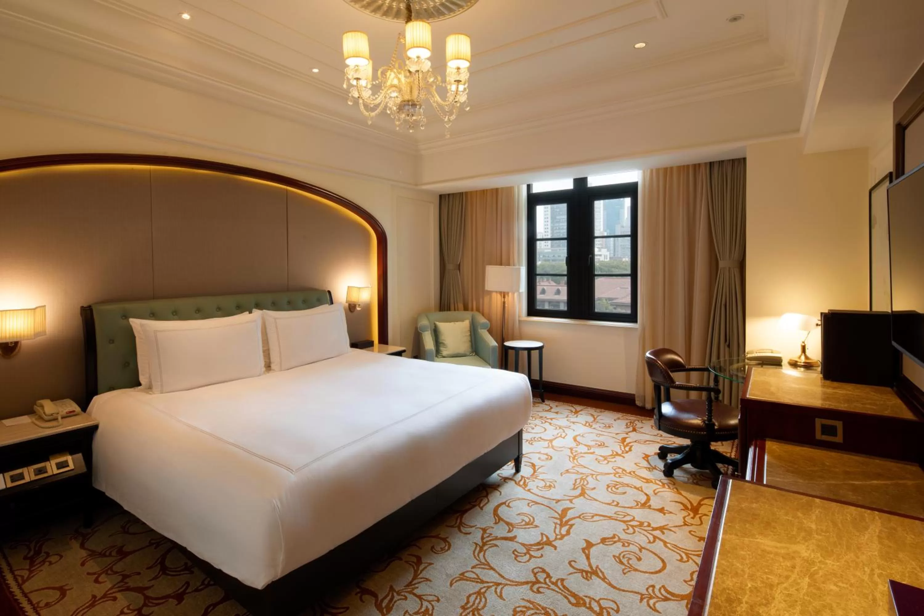 Photo of the whole room, Bed in InterContinental Shanghai Ruijin by IHG - Downtown Historic Iconic Garden Hotel
