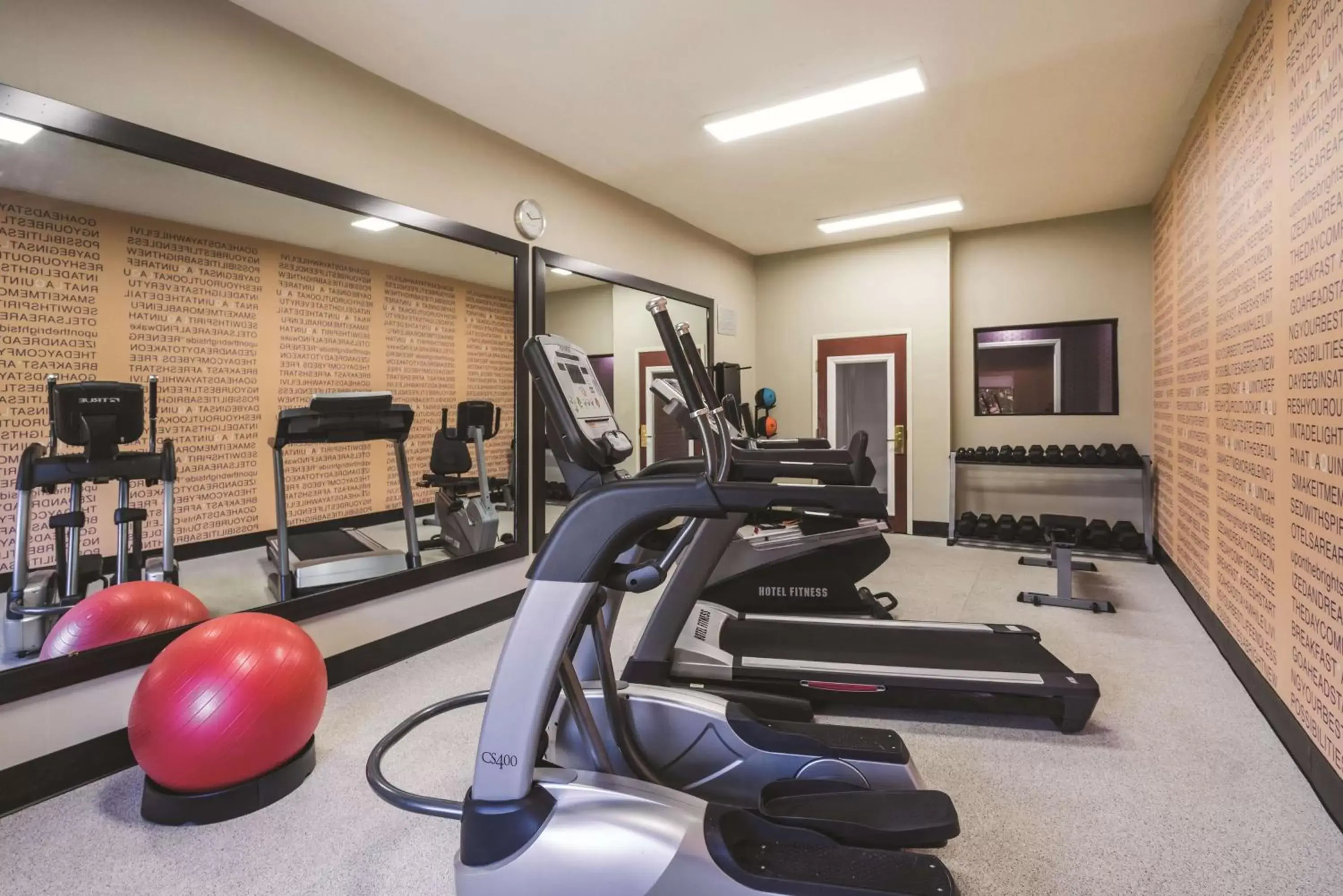 Fitness centre/facilities, Fitness Center/Facilities in La Quinta Inn & Suites by Wyndham Louisville East