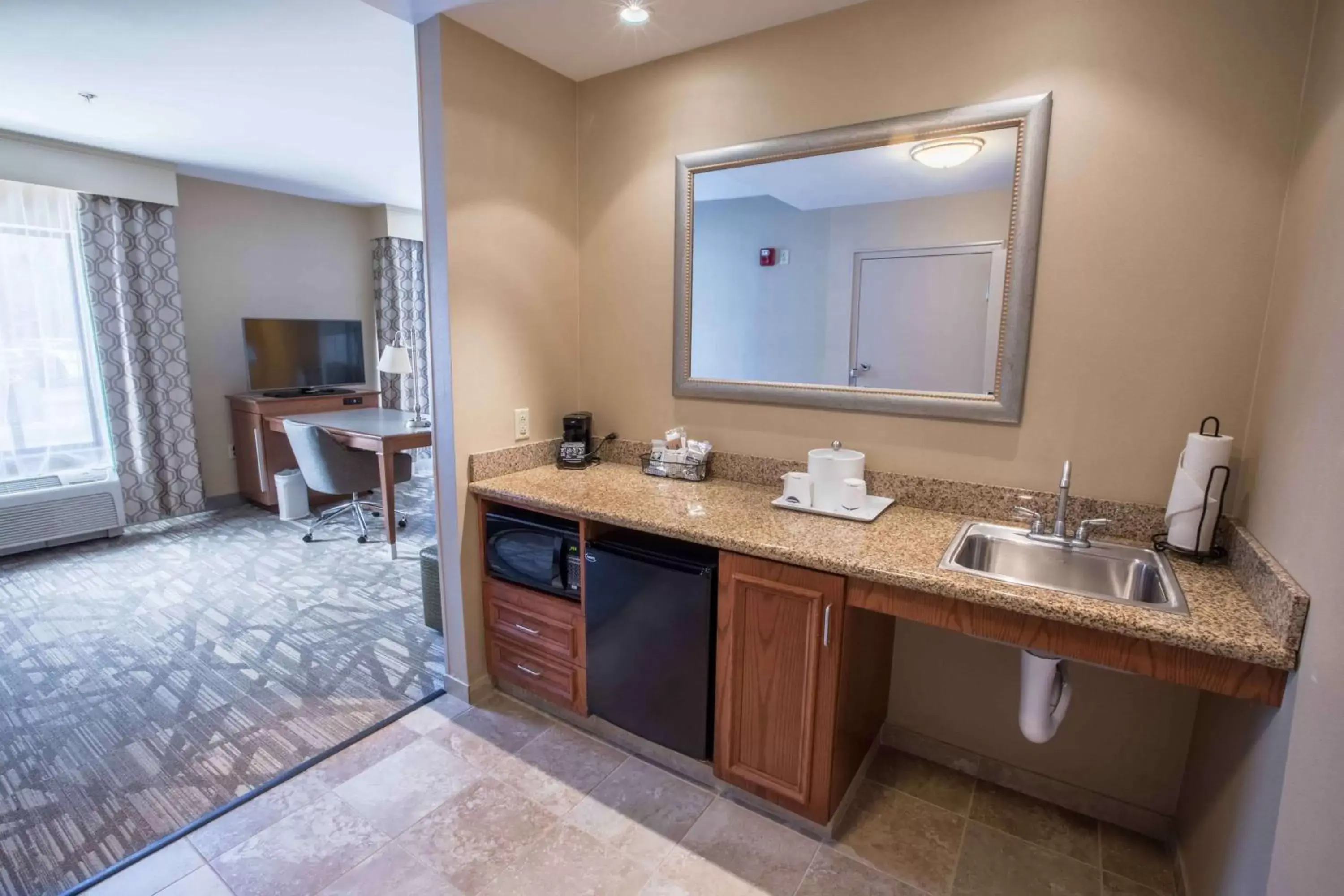 Bedroom, Bathroom in Hampton Inn & Suites Tilton