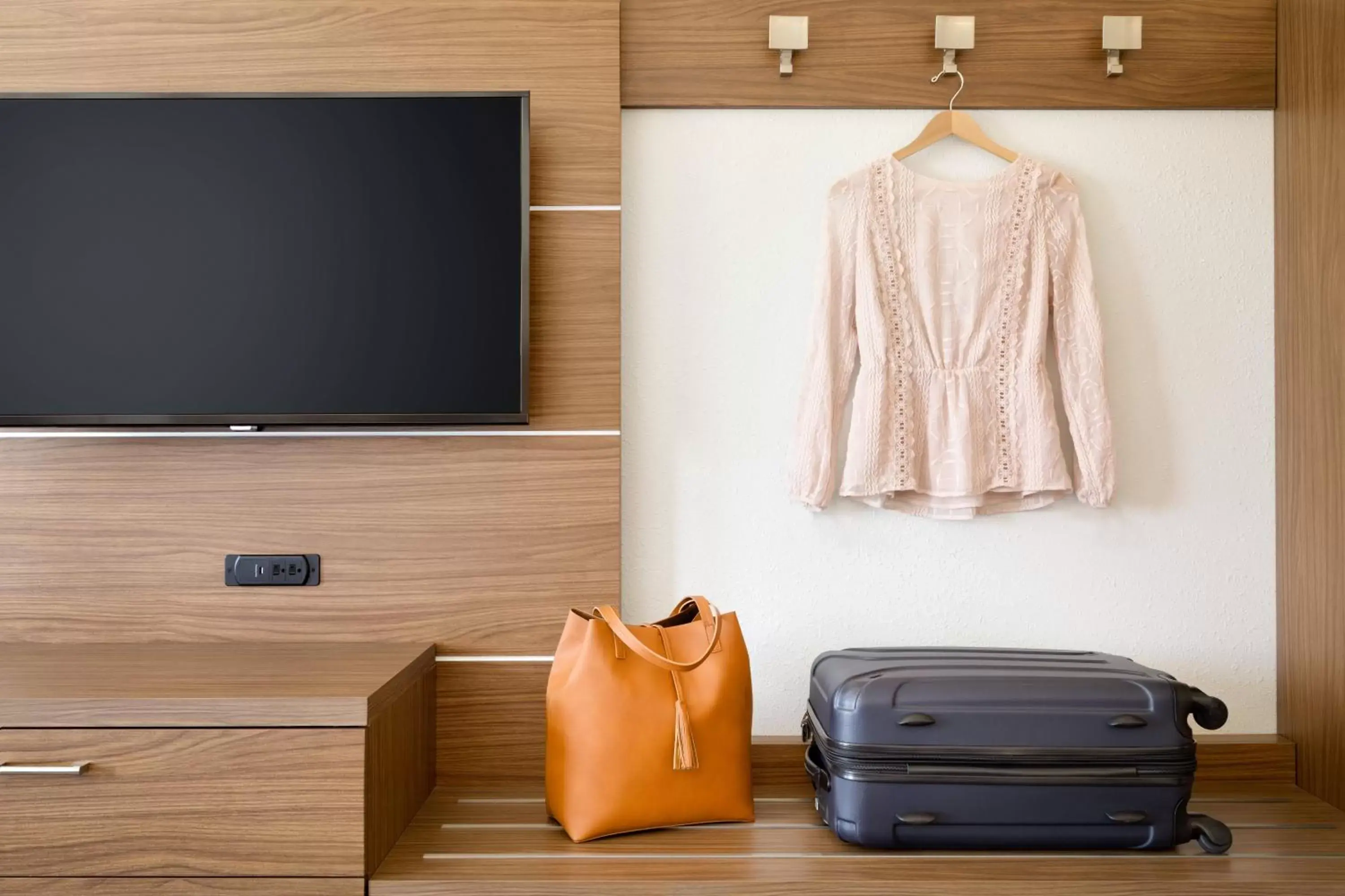 Photo of the whole room, TV/Entertainment Center in Holiday Inn Express Towson- Baltimore North, an IHG Hotel