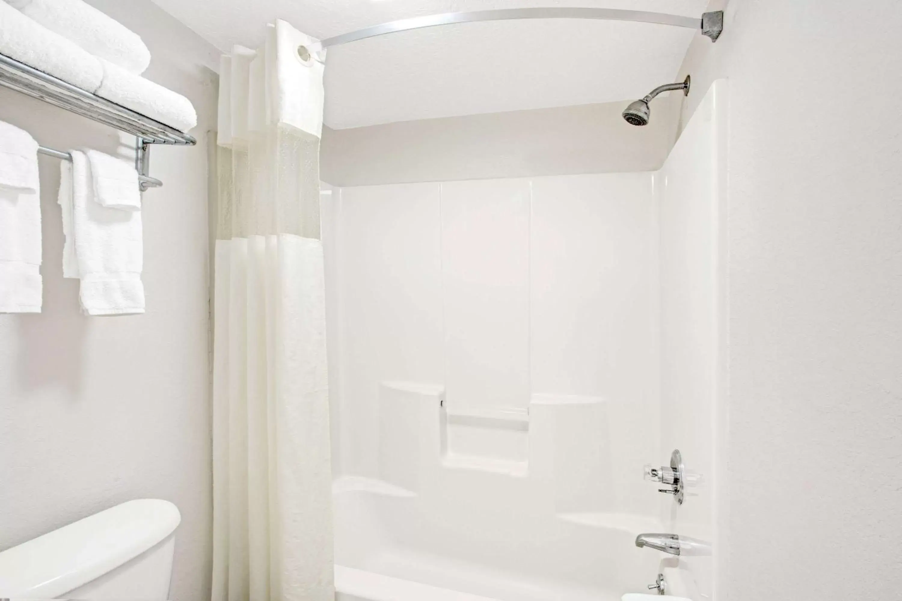 Shower, Bathroom in Travelodge by Wyndham Suites St Augustine