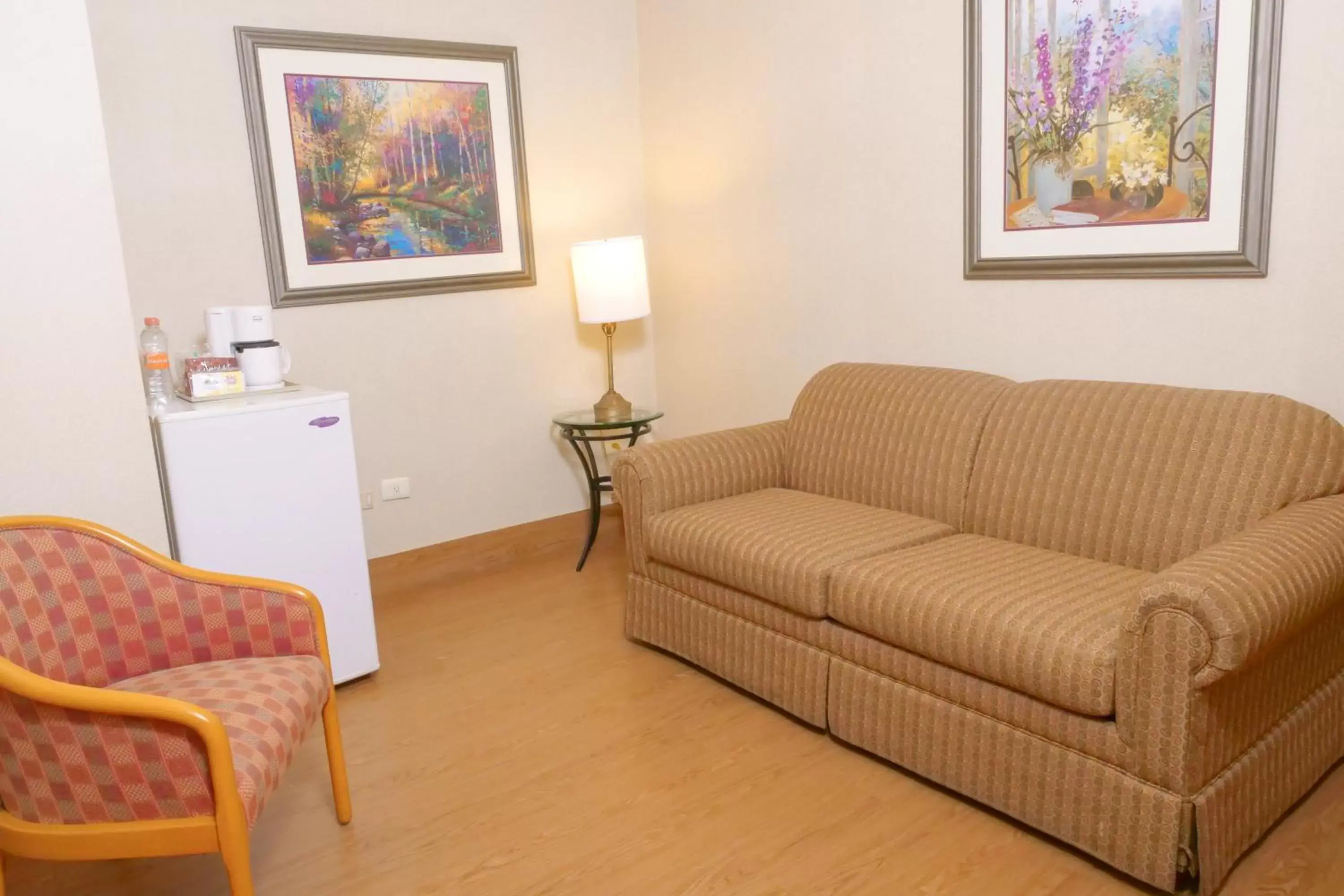 Bedroom, Seating Area in Holiday Inn Express Silao-Aeropuerto Bajio, an IHG Hotel