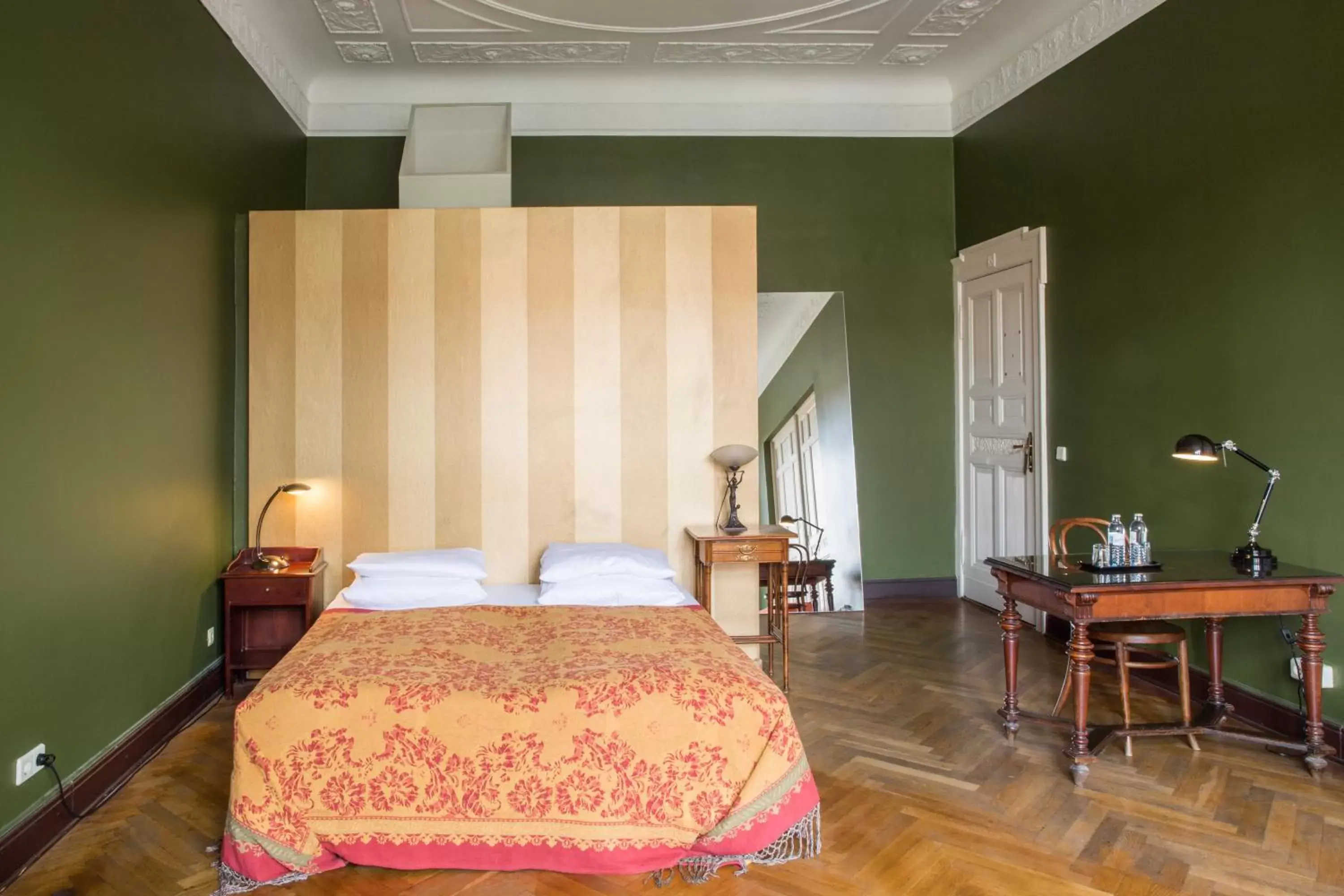 Bedroom, Bed in Art Nouveau Hotel am Kurfürstendamm