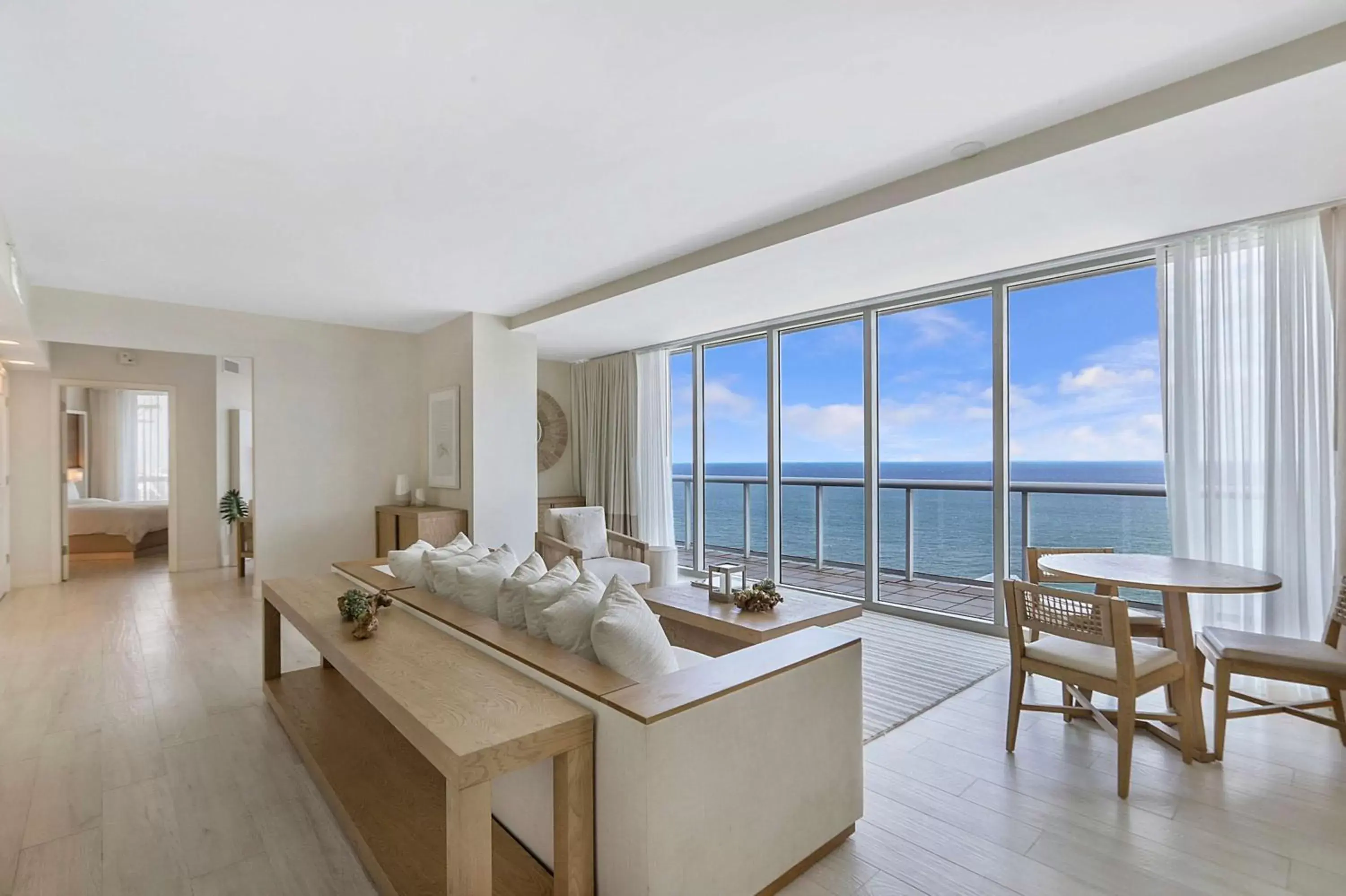 Living room, Seating Area in Hilton Fort Lauderdale Beach Resort