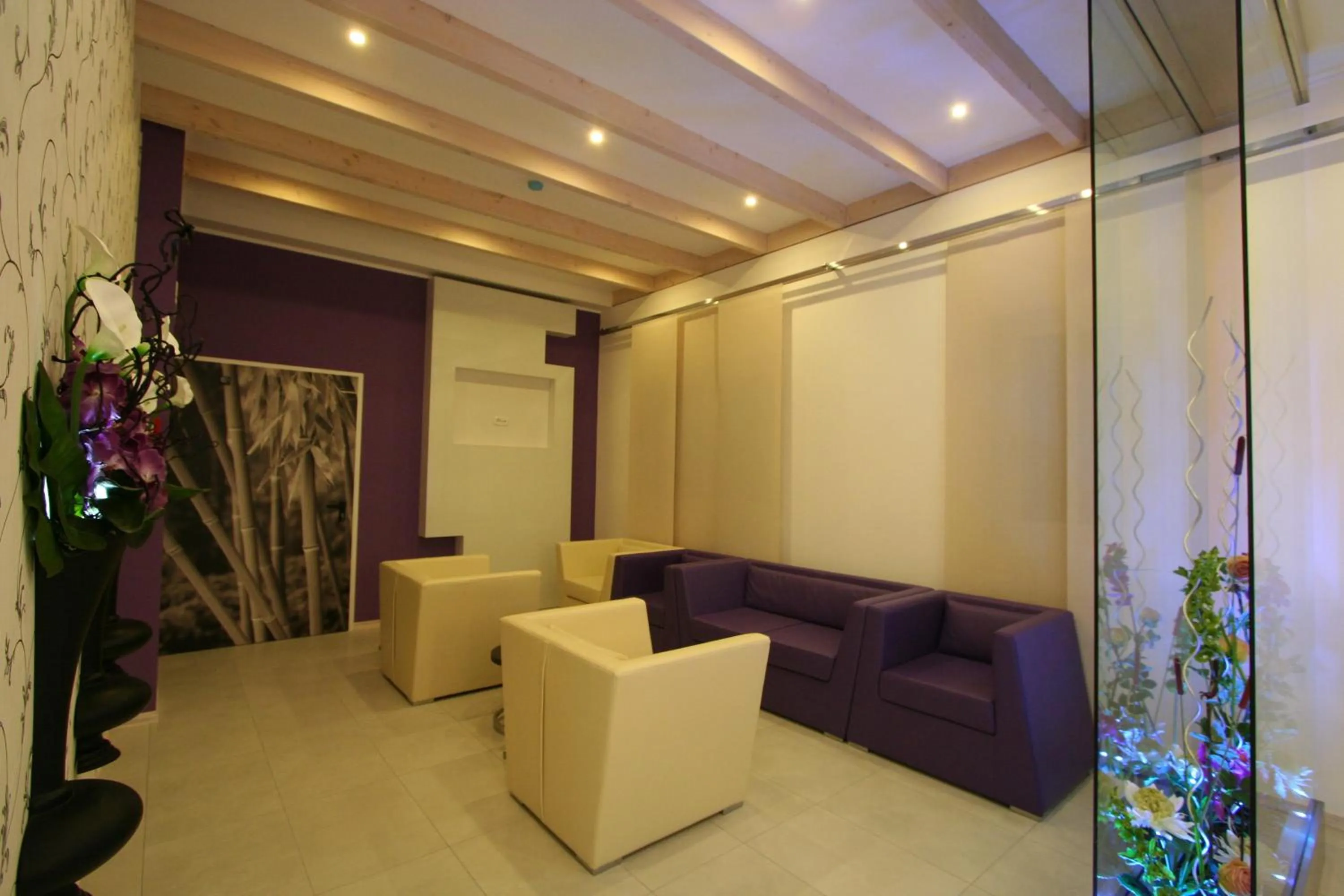 Communal lounge/ TV room in Ecohotel Primavera