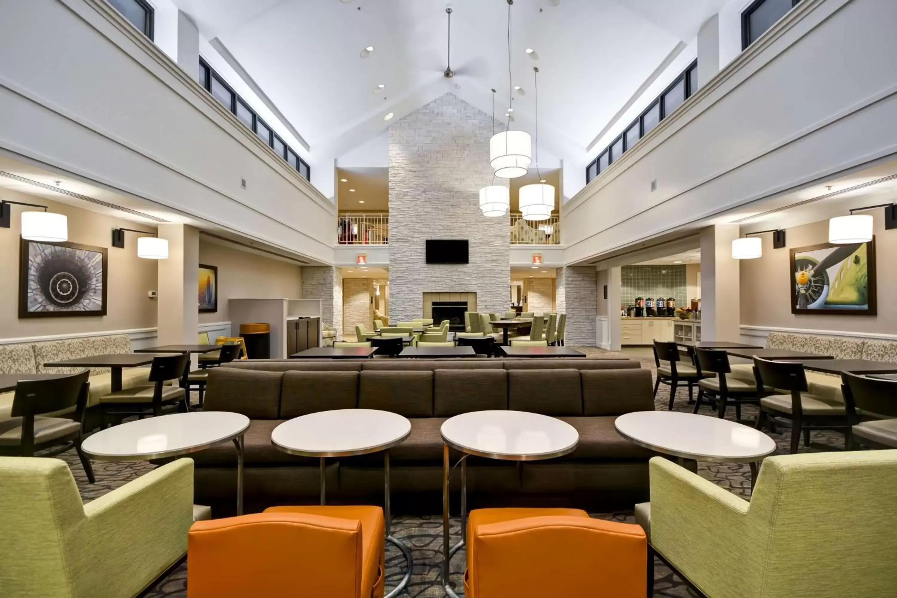 Lobby or reception, Lounge/Bar in Homewood Suites Dulles-International Airport