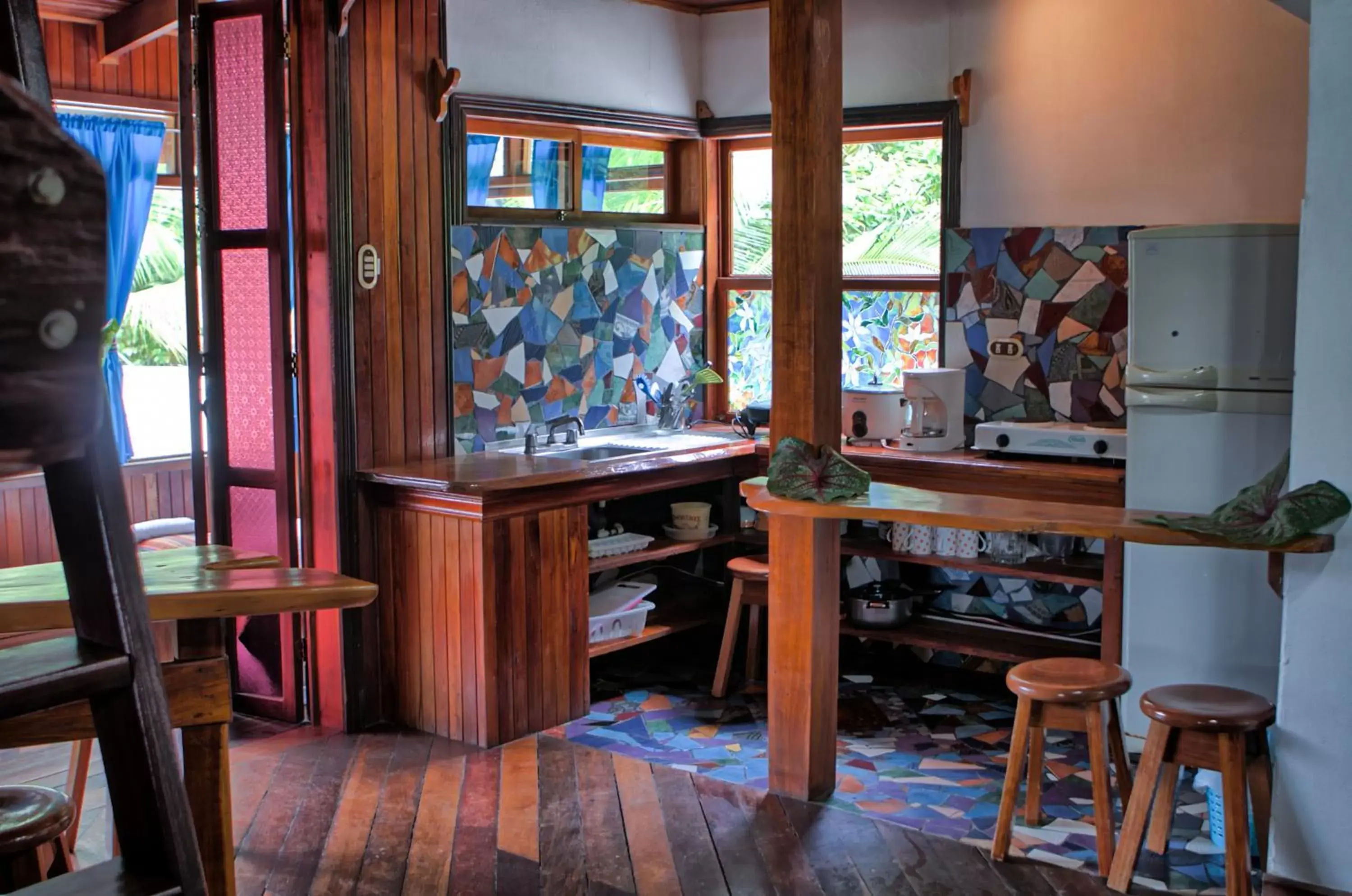 Kitchen or kitchenette in Hotel La Isla Inn