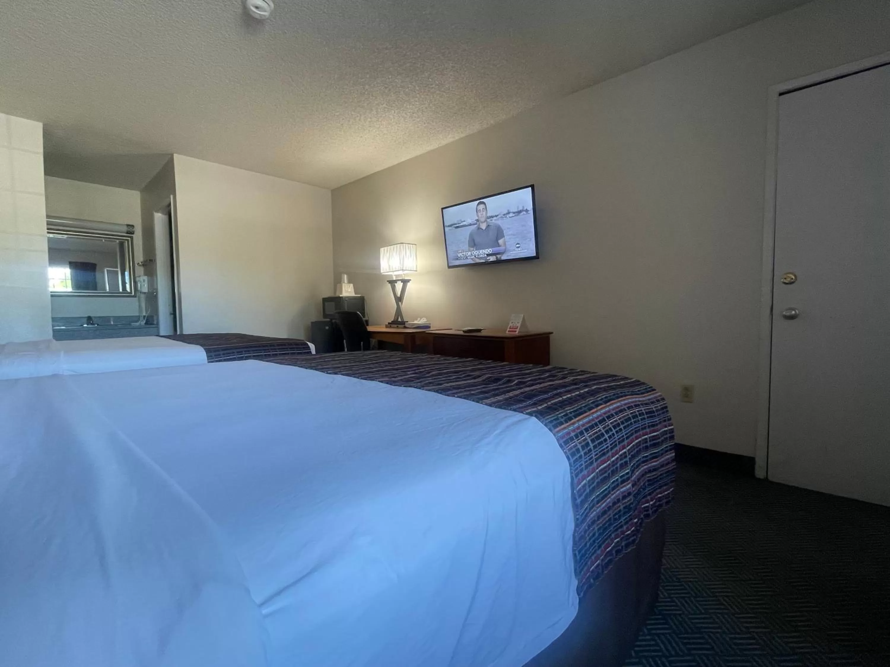 Bed in Skyway Inn - Seatac