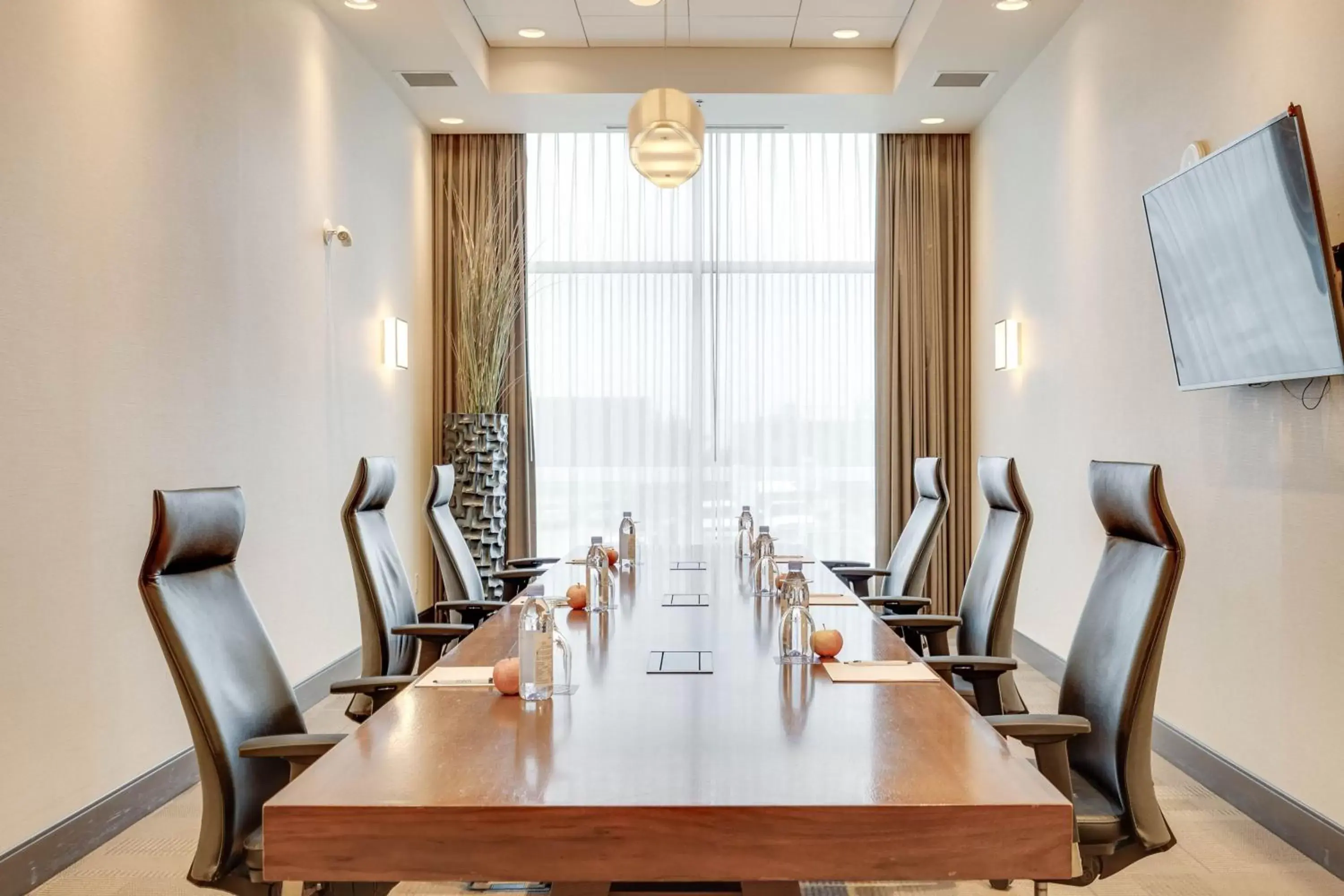 Meeting/conference room in Four Points by Sheraton Kelowna Airport