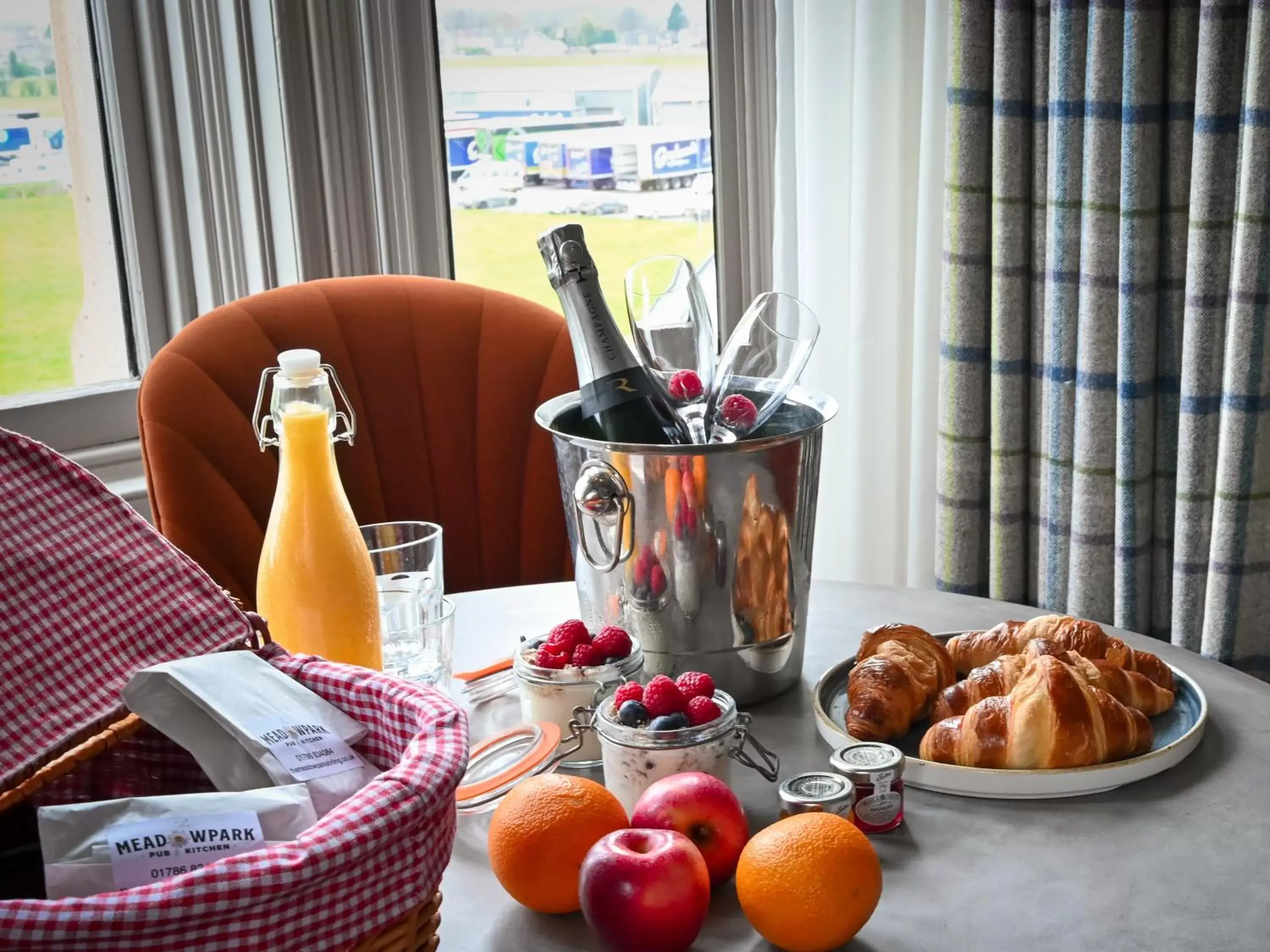 Breakfast in The Meadowpark Bar, Kitchen & Rooms