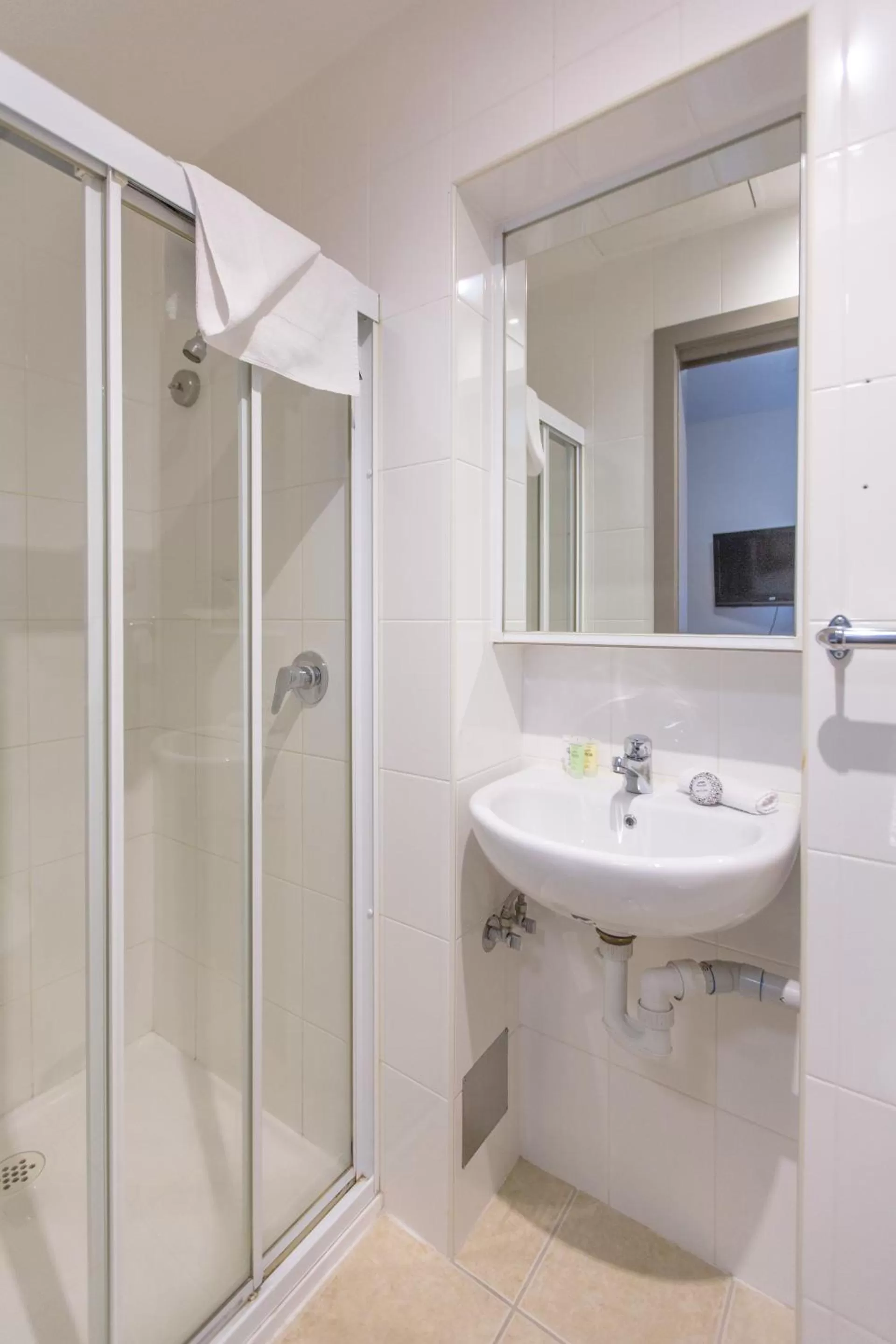 Bathroom in City Square Motel