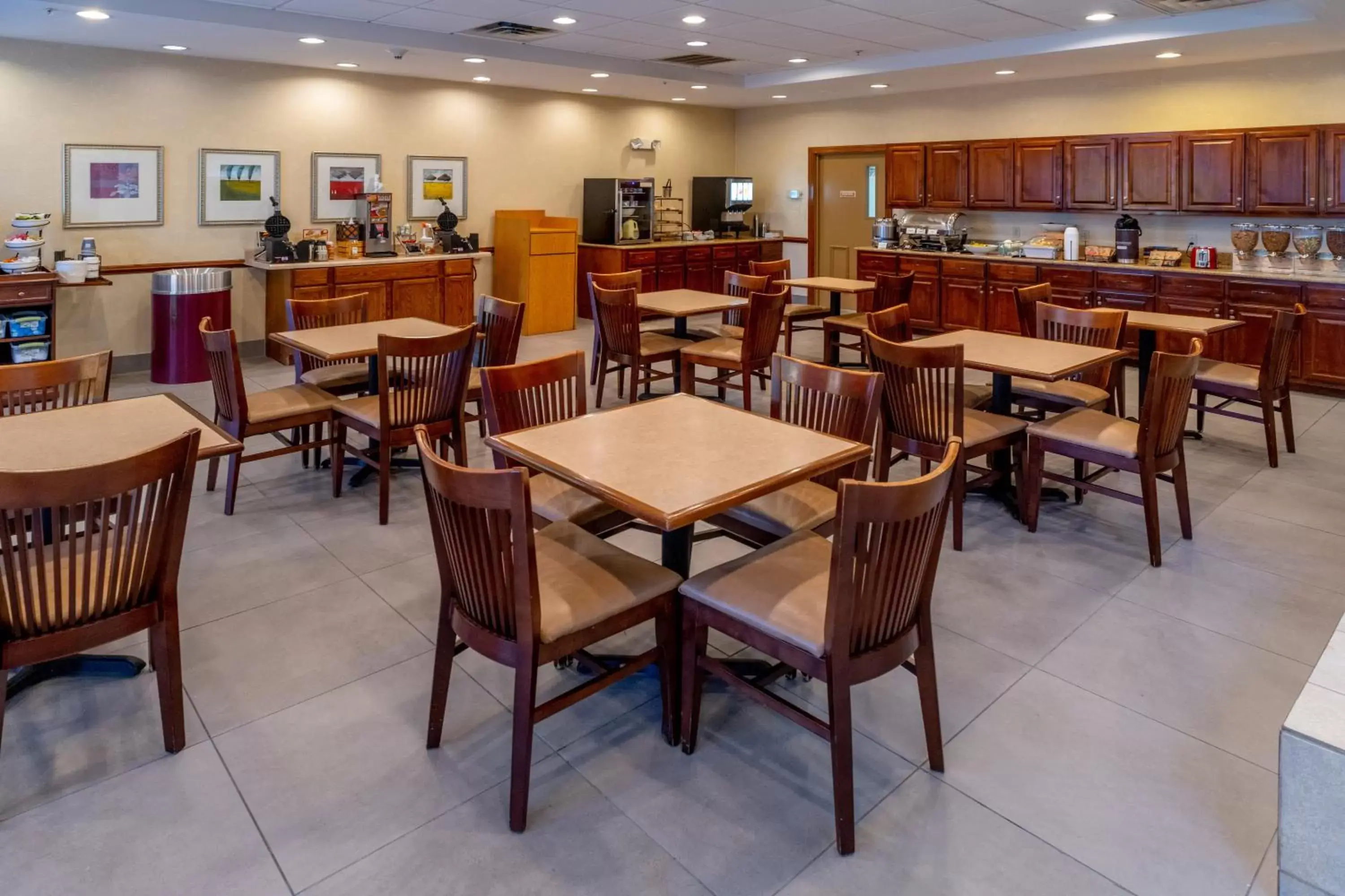 Breakfast, Restaurant/Places to Eat in Country Inn & Suites by Radisson, Princeton, WV