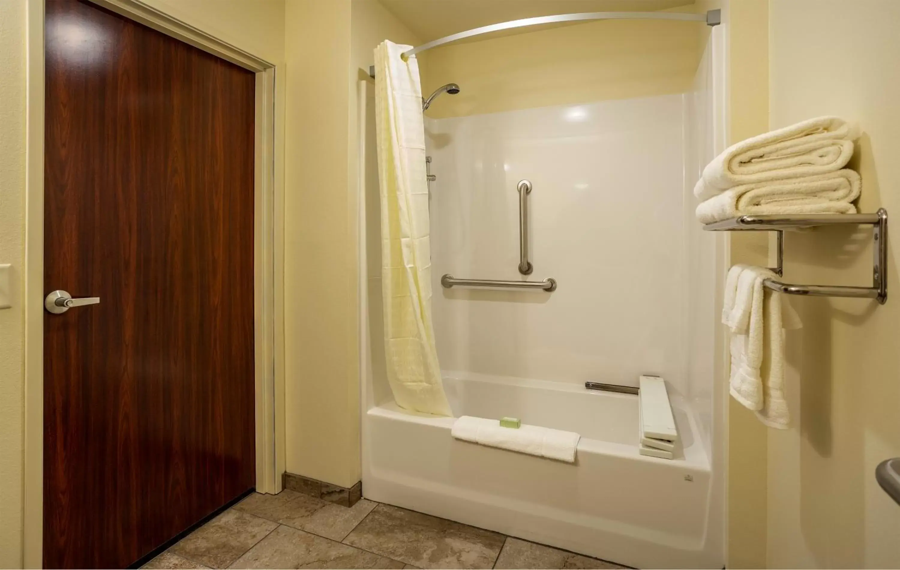 Bathroom in Cobblestone Inn & Suites - Brookville