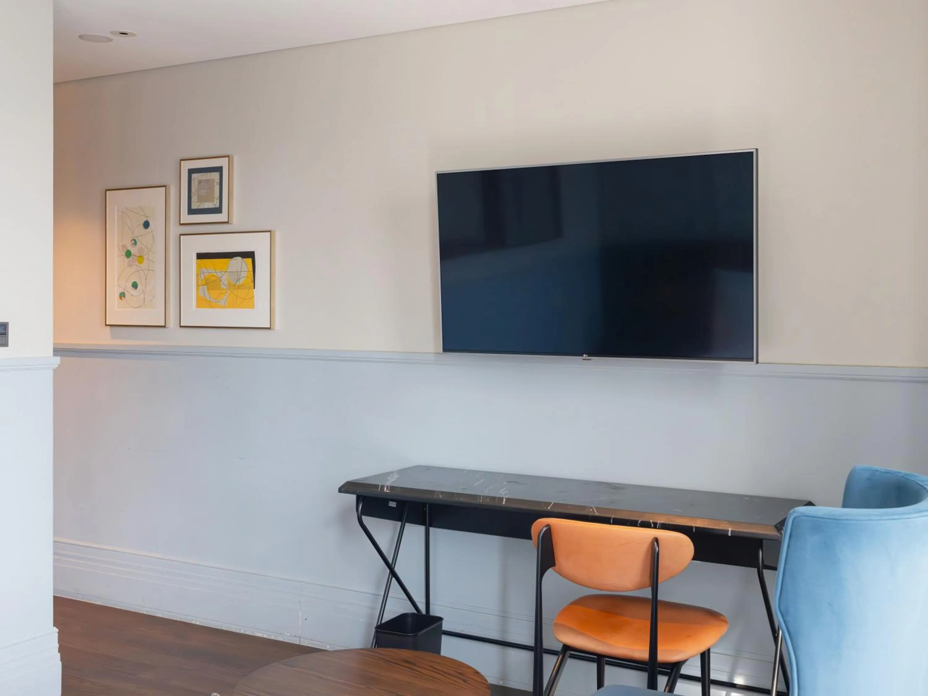 Photo of the whole room in Hotel Crescendo Seoul